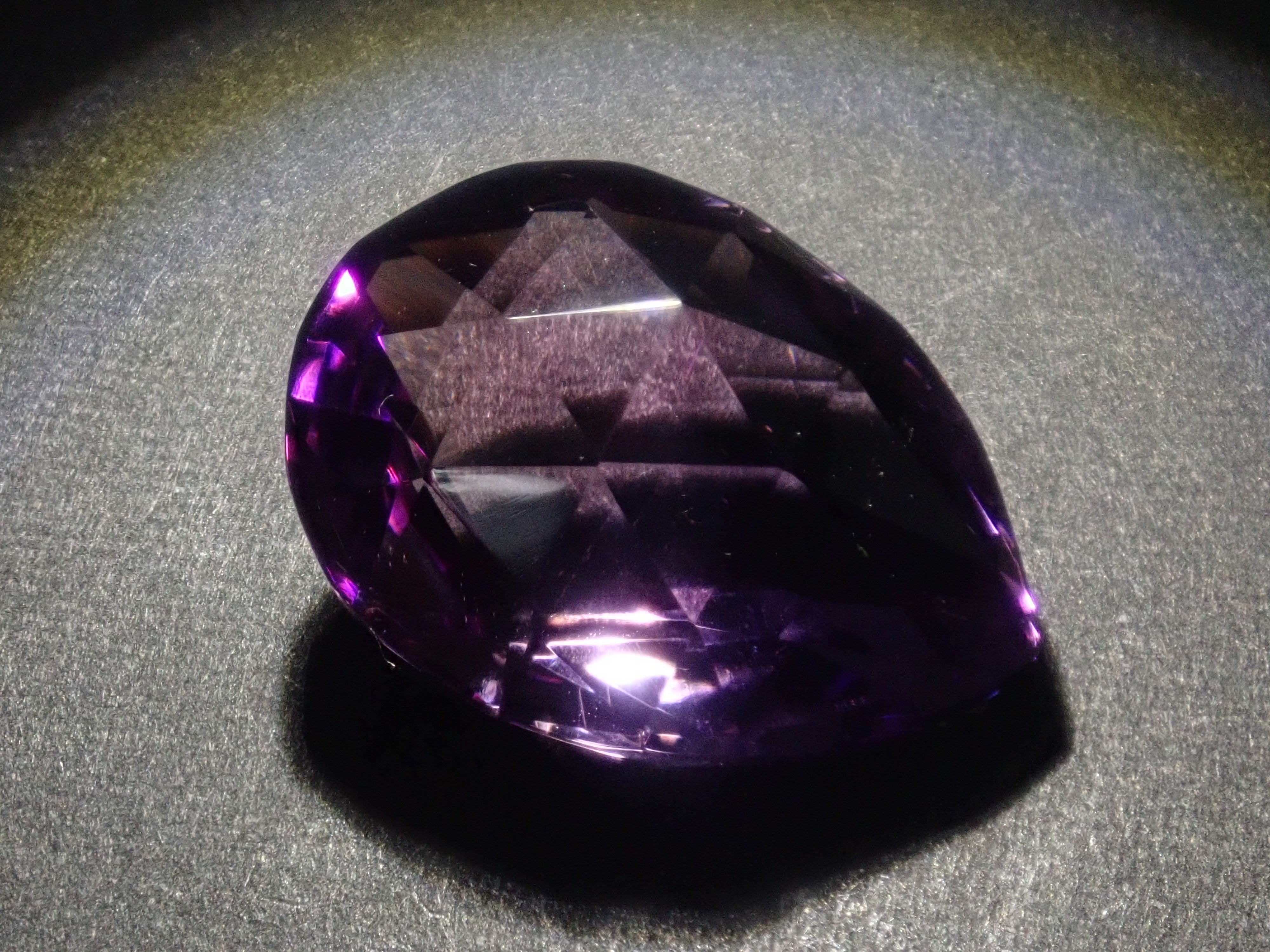 [Available at 10 PM on February 2nd] Limited to 10 stones! Takeshi Yamamoto Cut Gemstone Gacha! Fire Flower Cut Rock Crystal and More! Discounts Available for Multiple Purchases!
