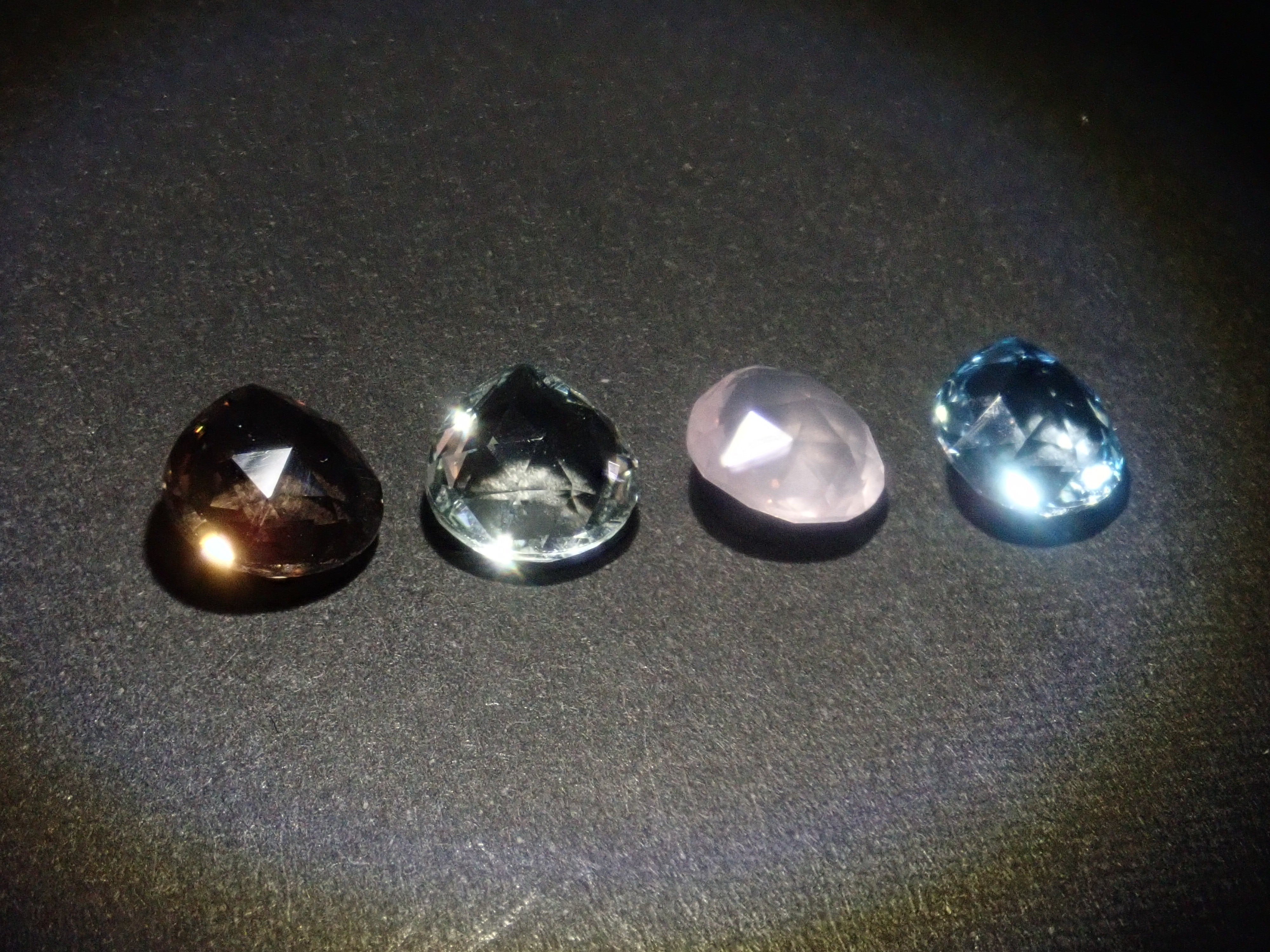 [Available at 10 PM on February 2nd] Limited to 10 stones! Takeshi Yamamoto Cut Gemstone Gacha! Fire Flower Cut Rock Crystal and More! Discounts Available for Multiple Purchases!
