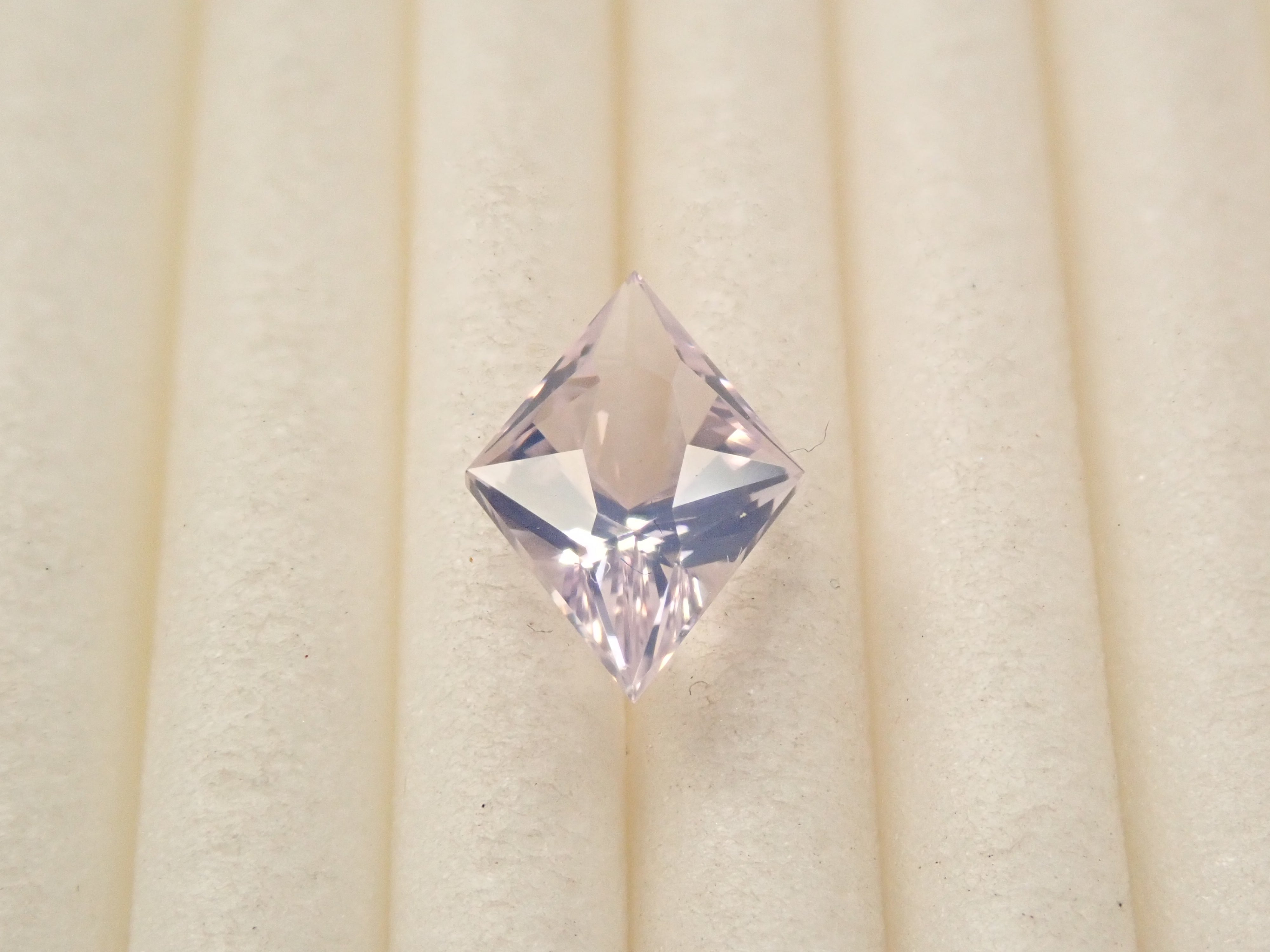 12561507掲載】ブラジル産ラベンダークォーツ（スコロライト） 0.716ct