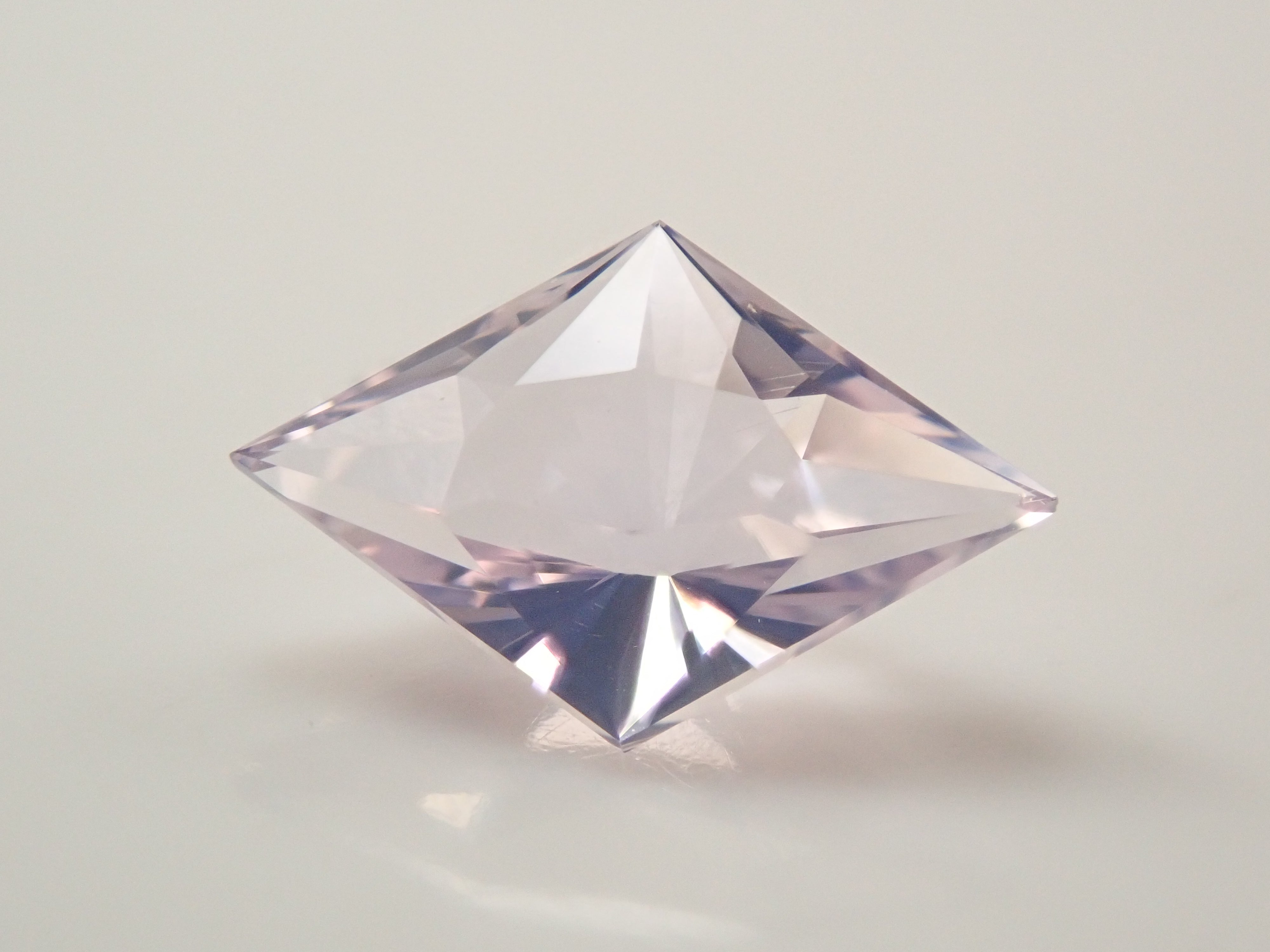 12561507掲載】ブラジル産ラベンダークォーツ（スコロライト） 0.716ct