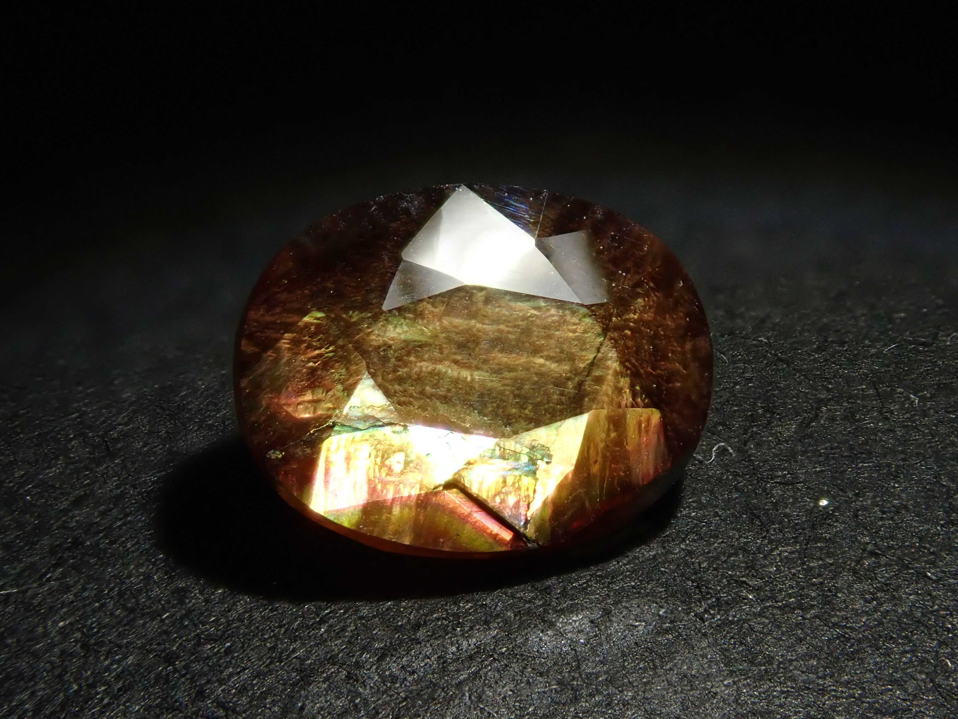 奈良県天川村産レインボーガーネット（アンドラダイトガーネット） 1.951ctルース