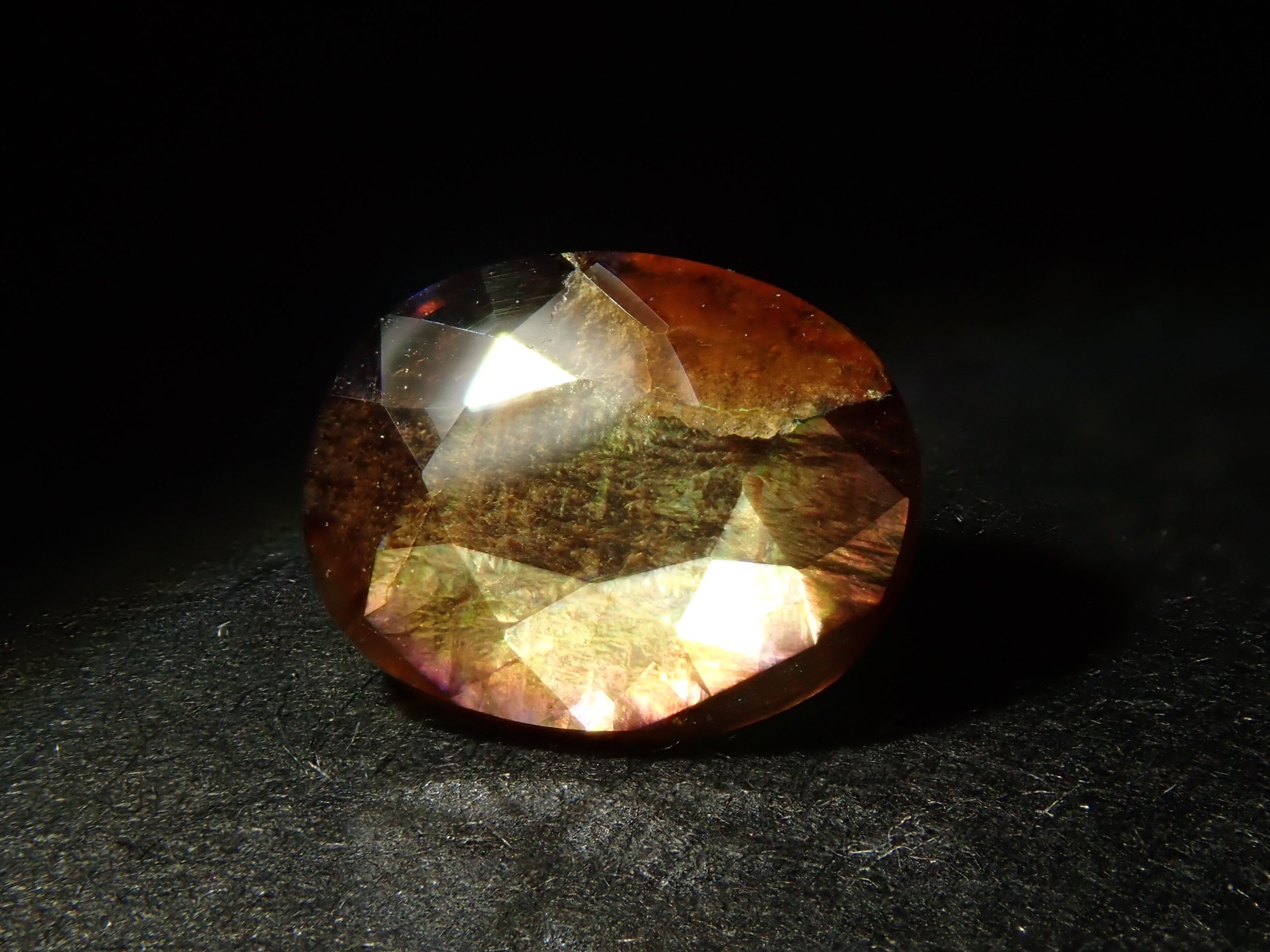 奈良県天川村産レインボーガーネット（アンドラダイトガーネット） 1.951ctルース