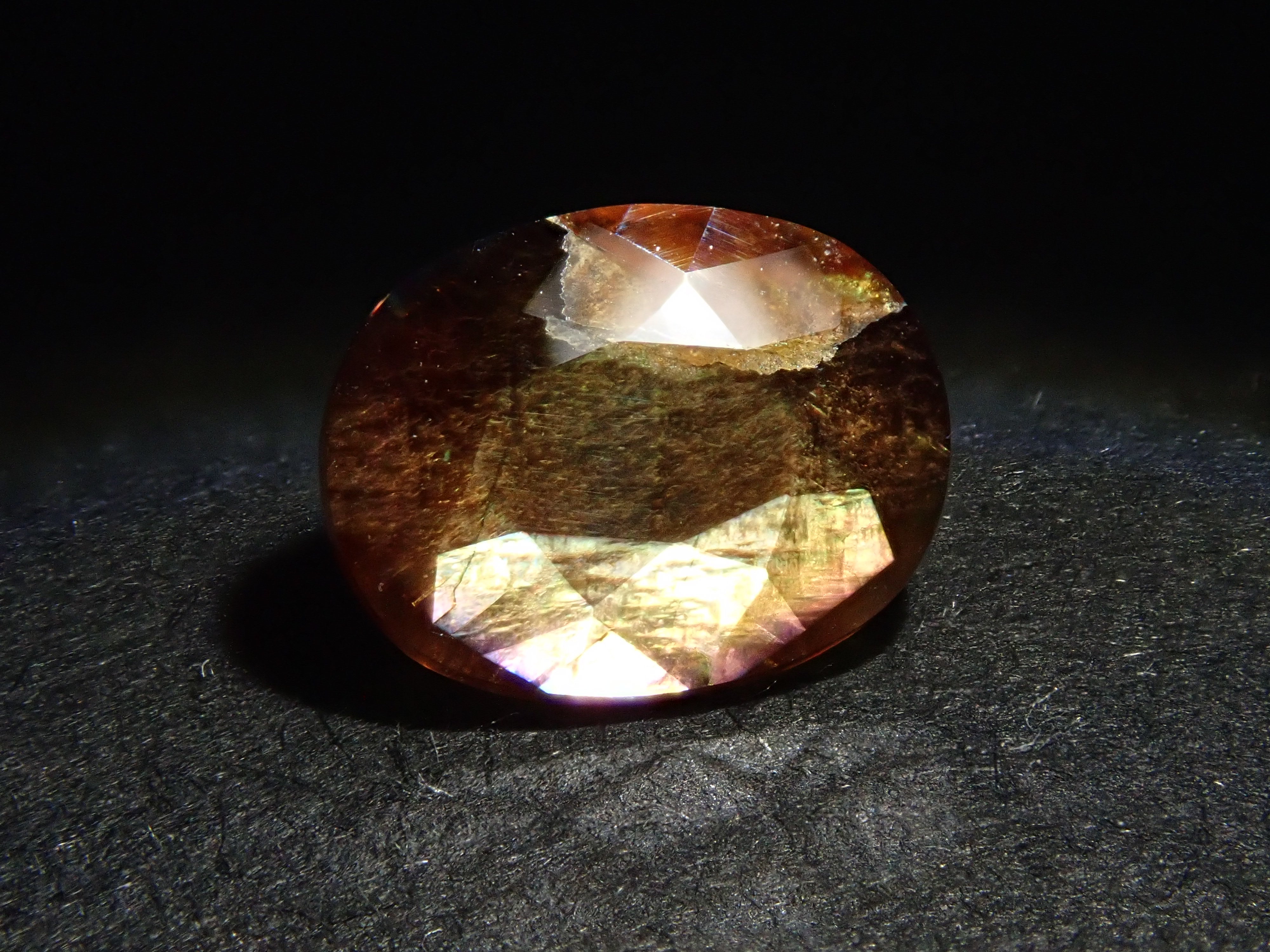 奈良県天川村産レインボーガーネット（アンドラダイトガーネット） 1.951ctルース