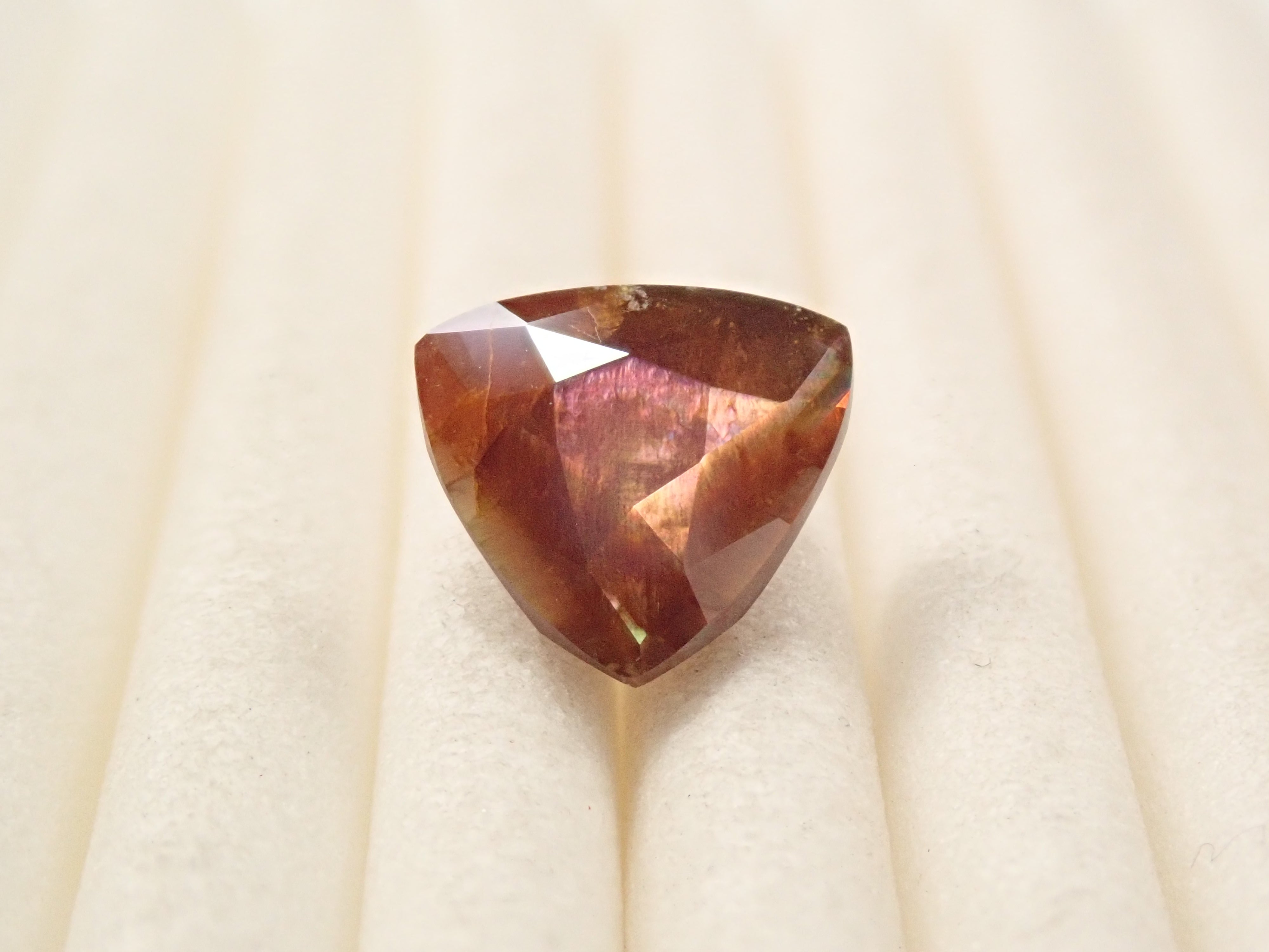 奈良県天川村産レインボーガーネット（アンドラダイトガーネット） 1.827ctルース