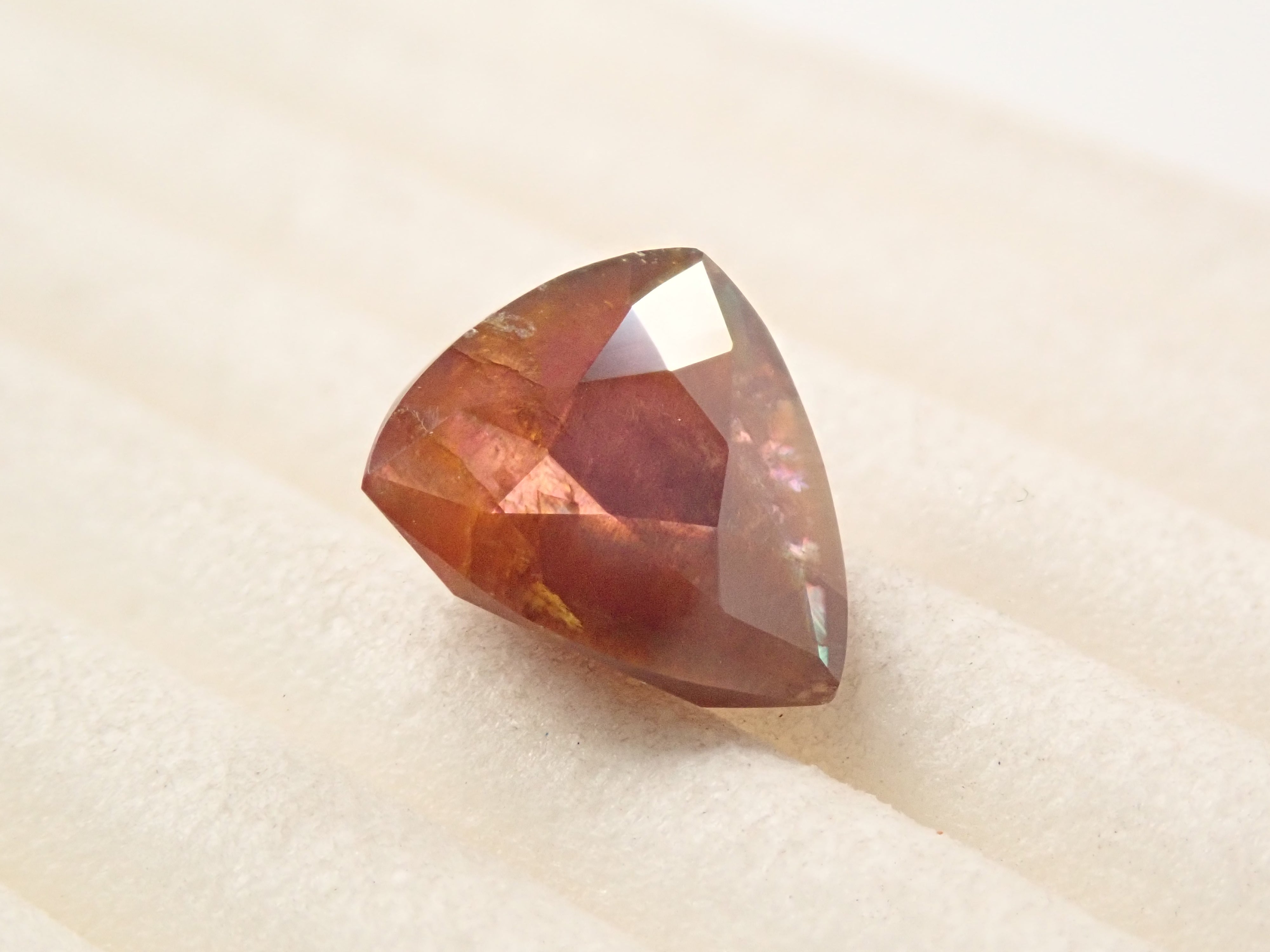 奈良県天川村産レインボーガーネット（アンドラダイトガーネット） 1.827ctルース