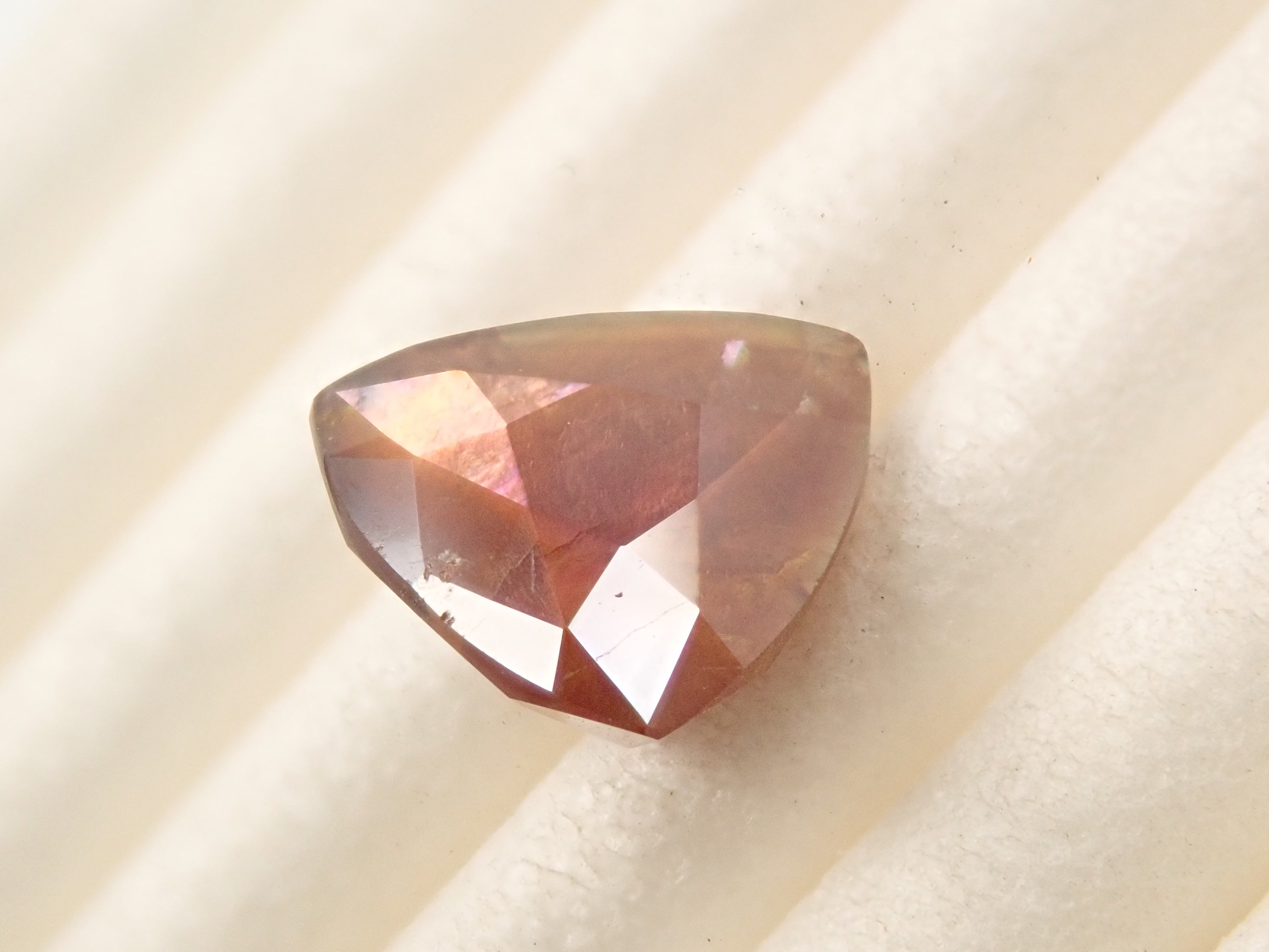 奈良県天川村産レインボーガーネット（アンドラダイトガーネット） 1.827ctルース