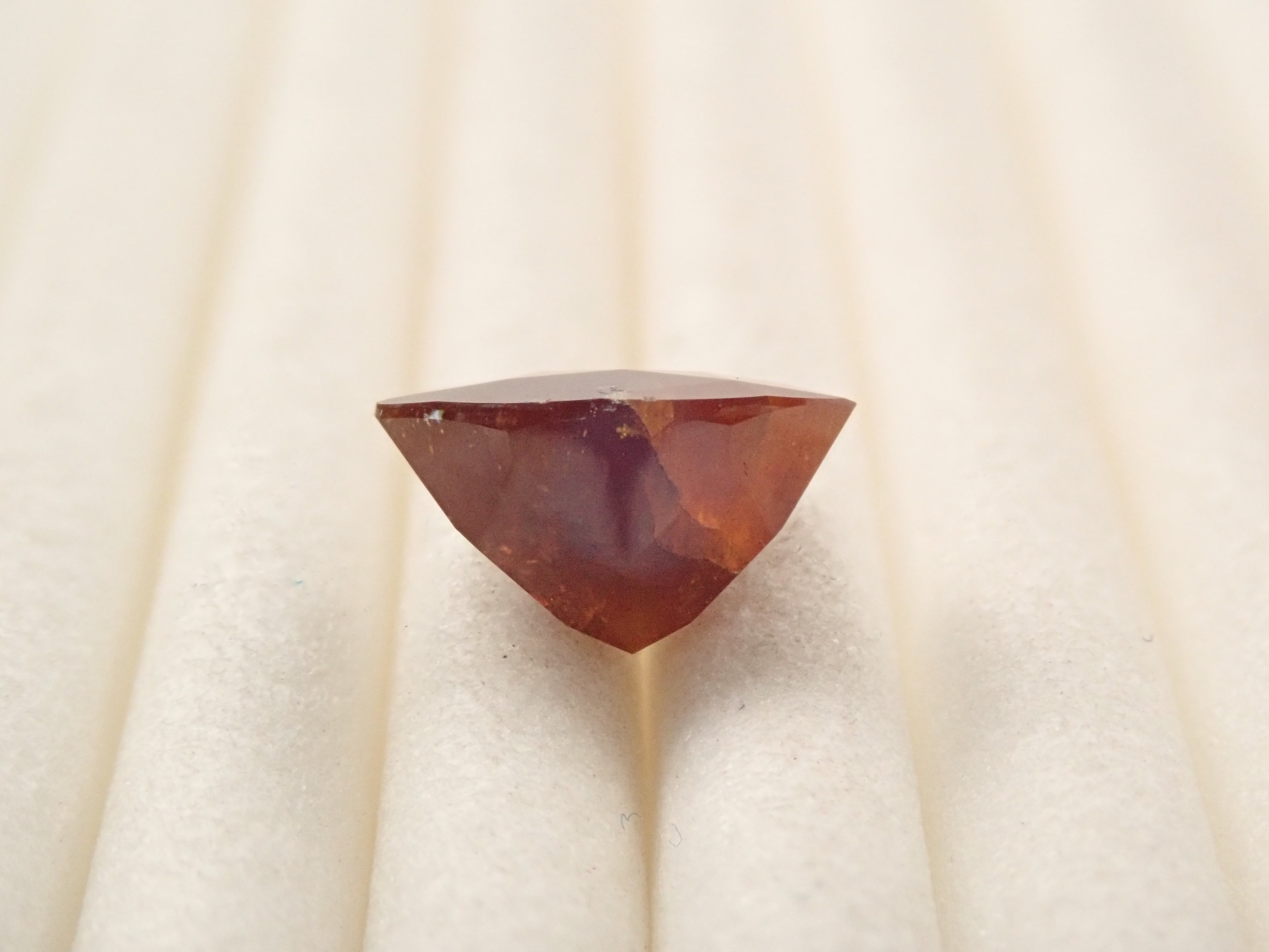 奈良県天川村産レインボーガーネット（アンドラダイトガーネット） 1.827ctルース