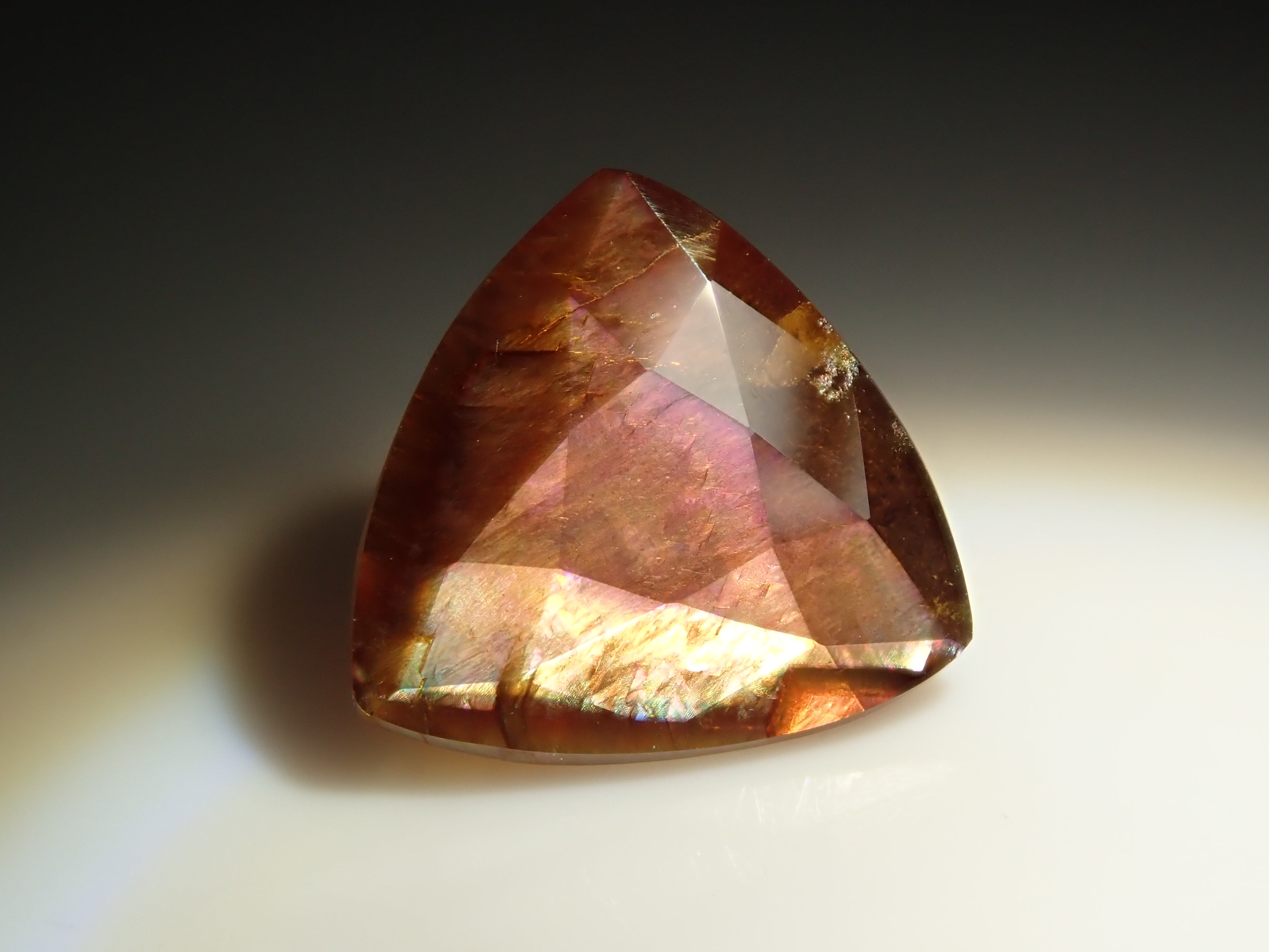 奈良県天川村産レインボーガーネット（アンドラダイトガーネット） 1.827ctルース