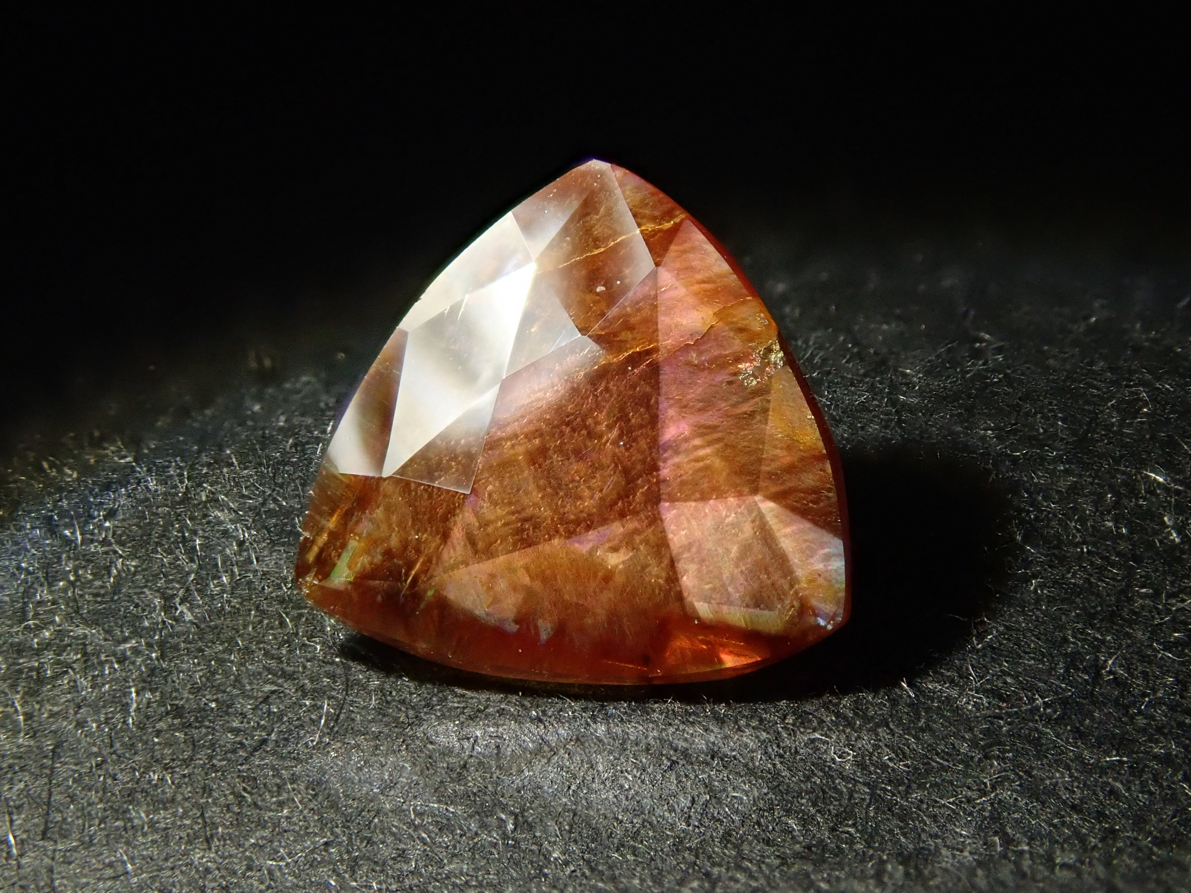 奈良県天川村産レインボーガーネット（アンドラダイトガーネット） 1.827ctルース