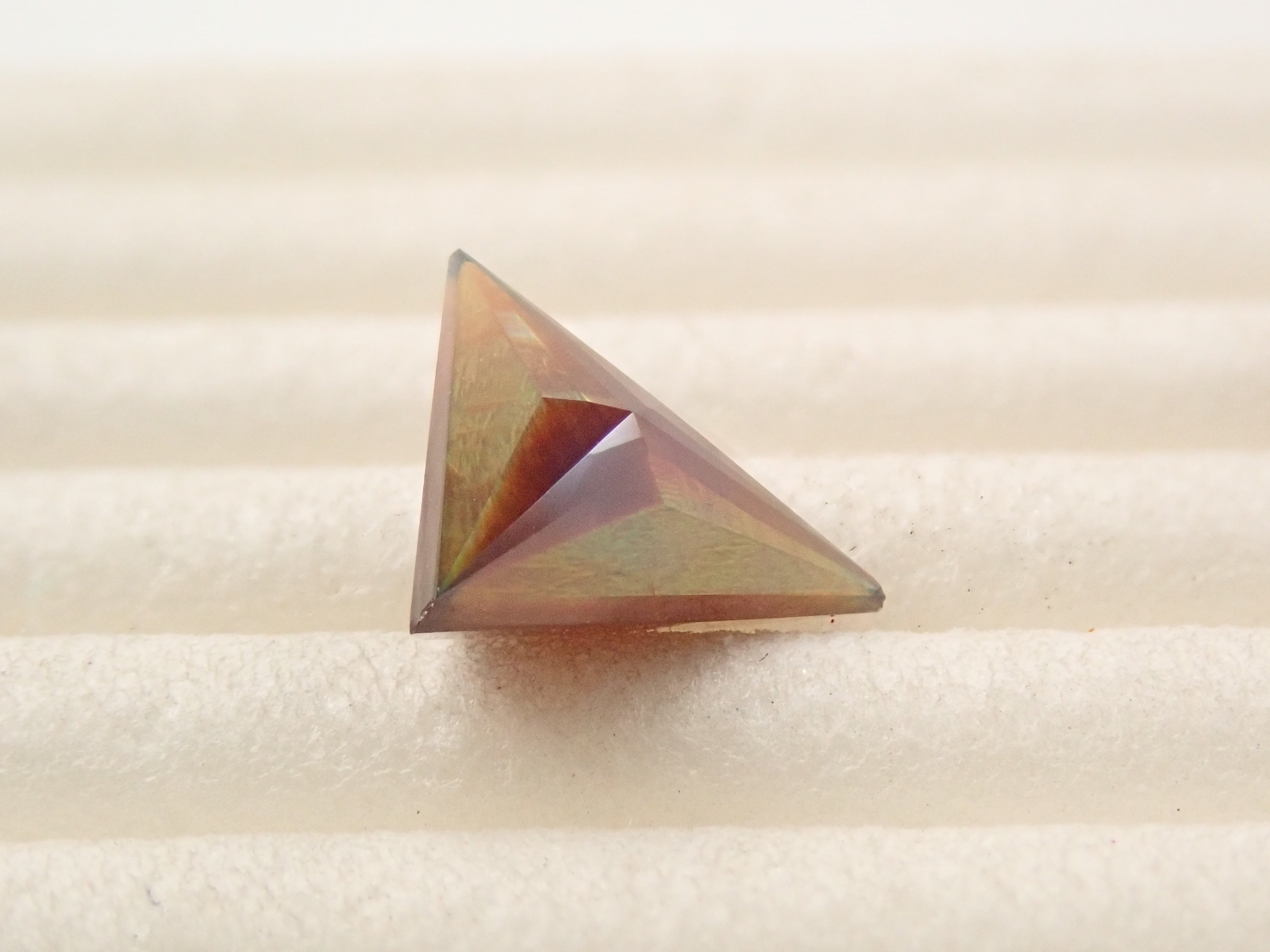 奈良県天川村産レインボーガーネット（アンドラダイトガーネット） 1.458ctルース