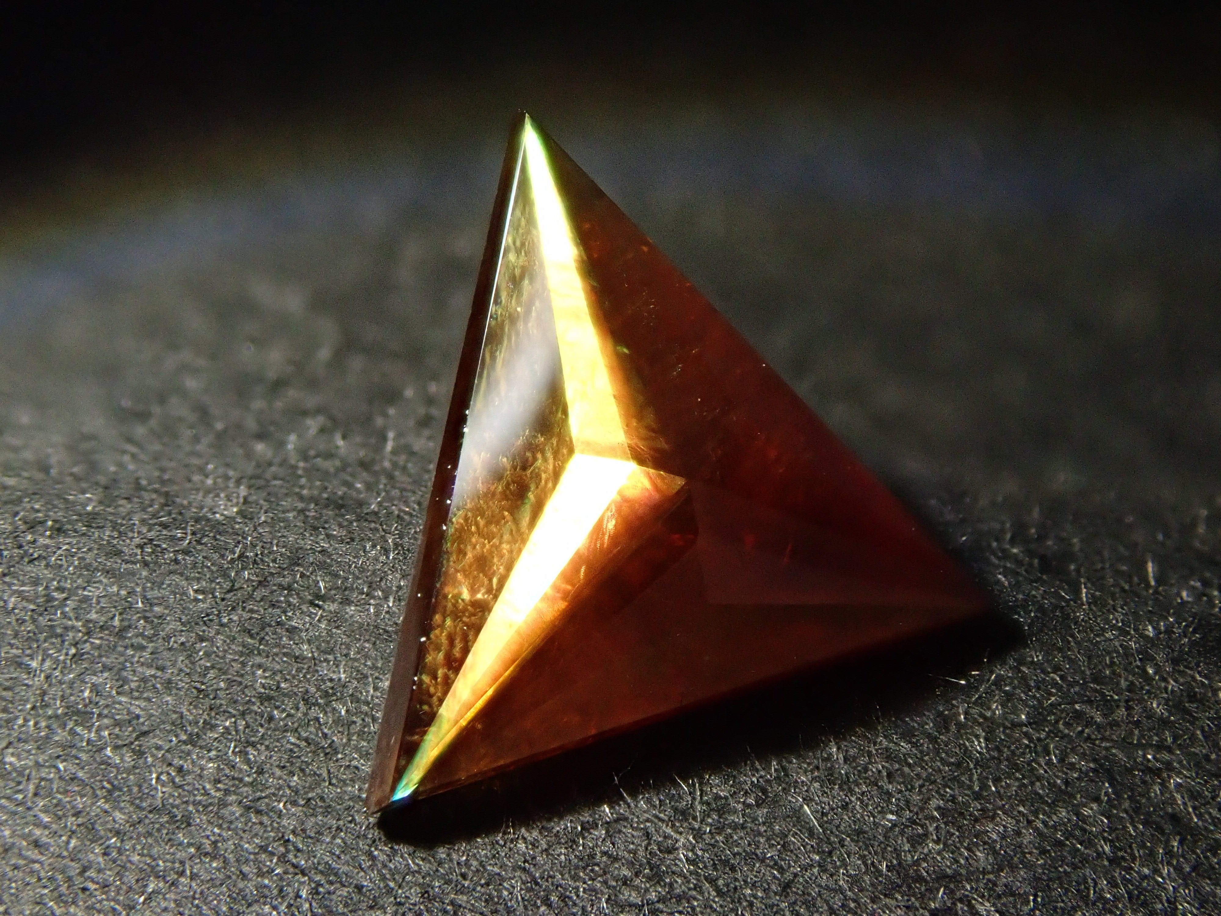 奈良県天川村産レインボーガーネット（アンドラダイトガーネット） 1.458ctルース