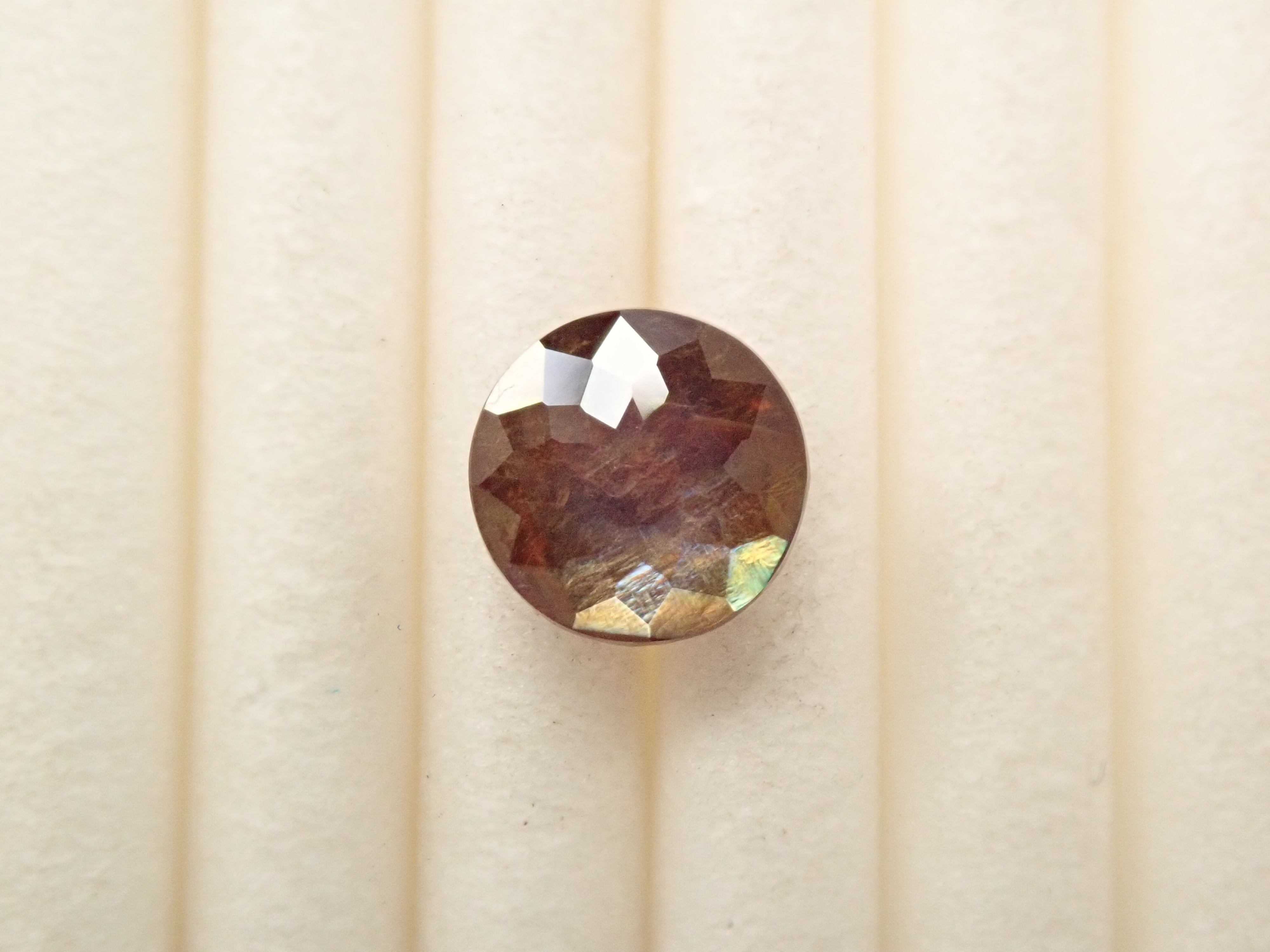 奈良県天川村産レインボーガーネット（アンドラダイトガーネット） 0.989ctルース