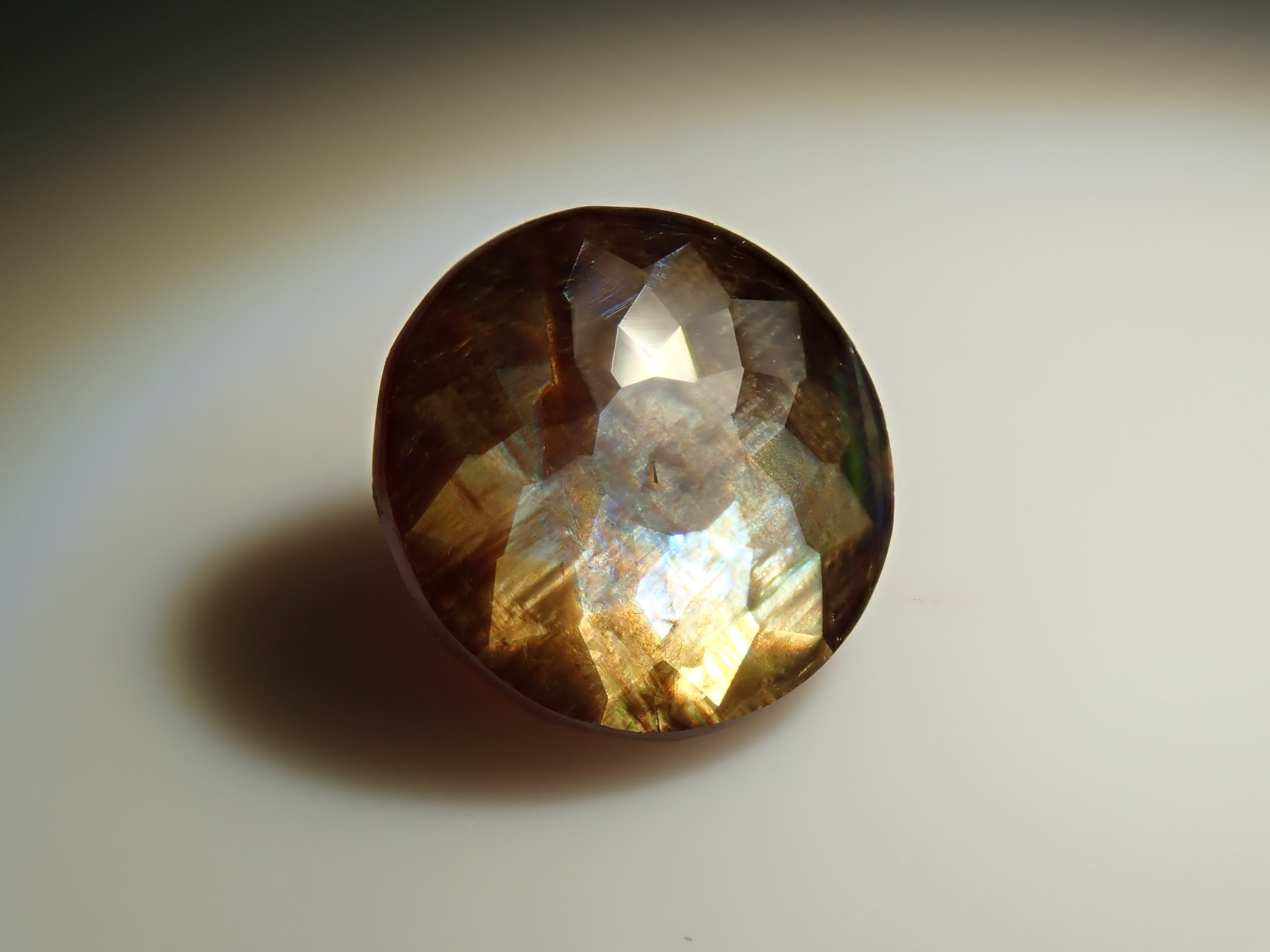 奈良県天川村産レインボーガーネット（アンドラダイトガーネット） 0.989ctルース