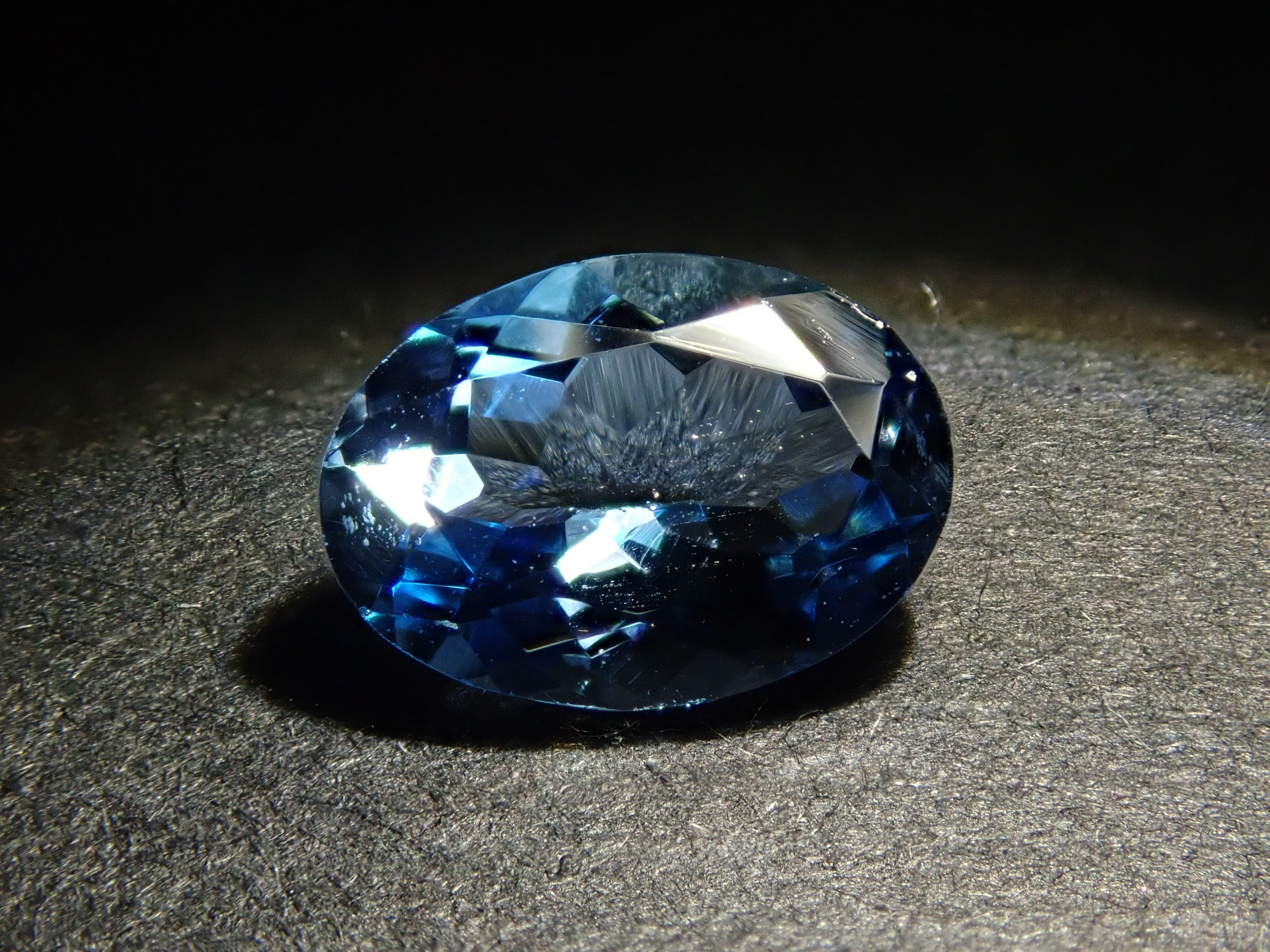 ブラジル産サンタマリアアクアマリン 0.669ctルース