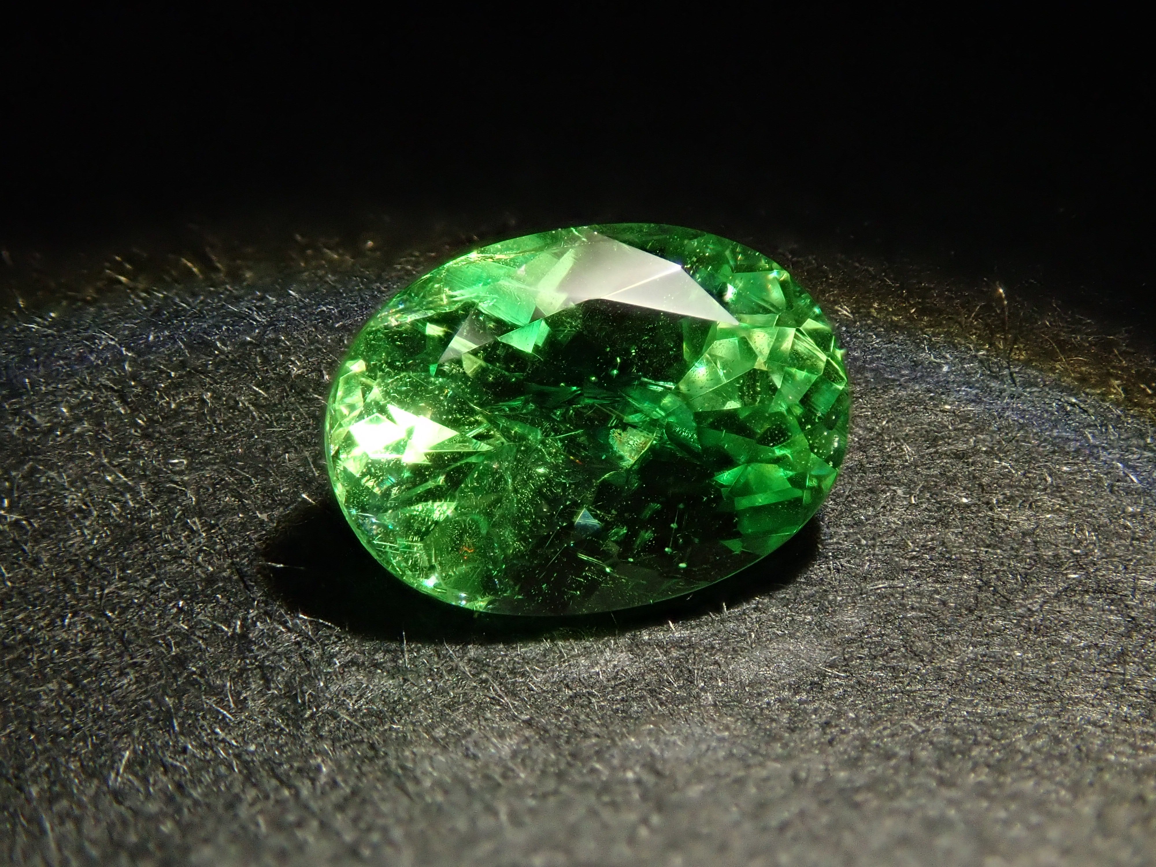 【12561607掲載】タンザニア産バイカラーグロッシュラーガーネット 0.796ctルース