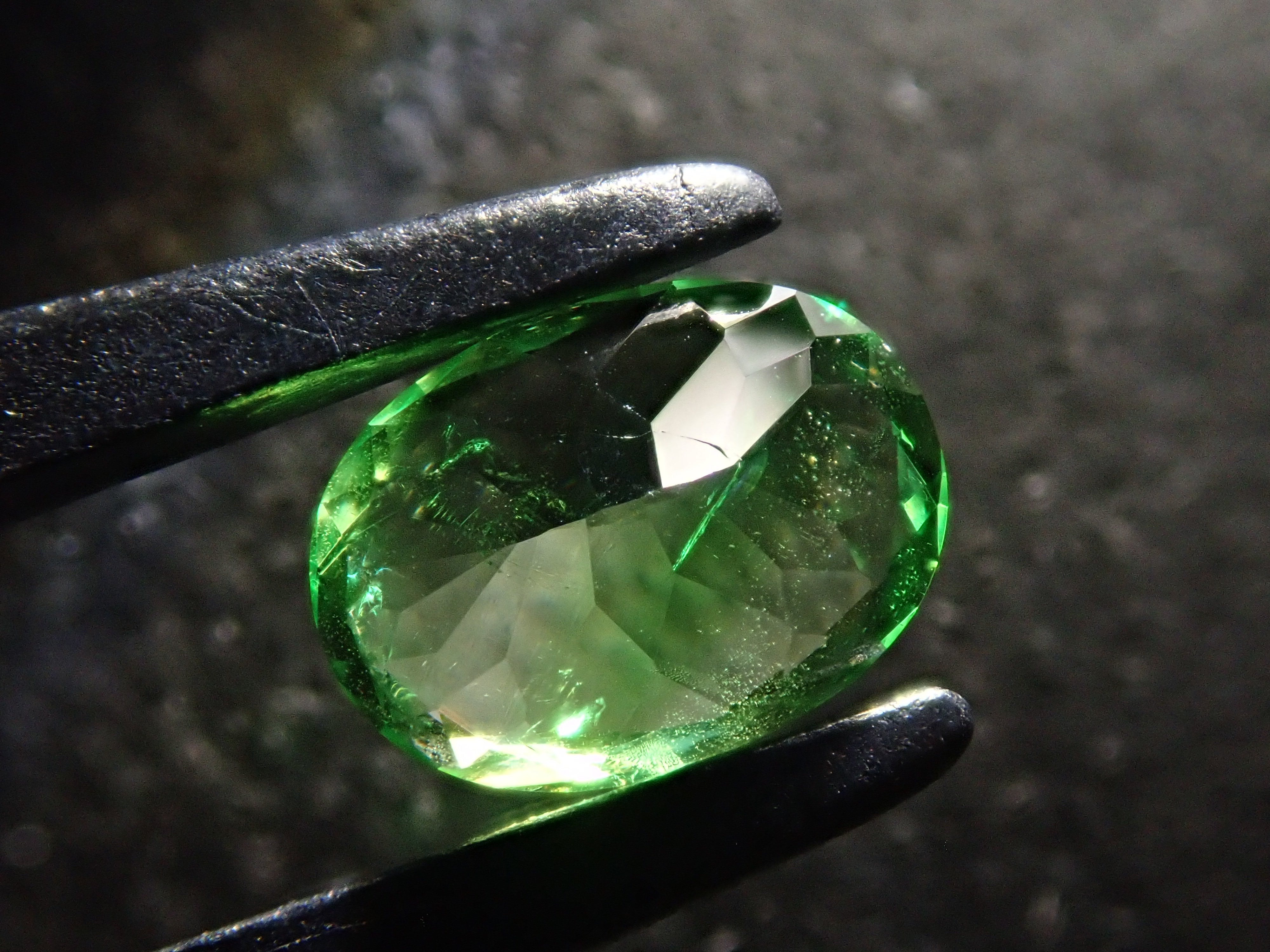 【12561607掲載】タンザニア産バイカラーグロッシュラーガーネット 0.796ctルース