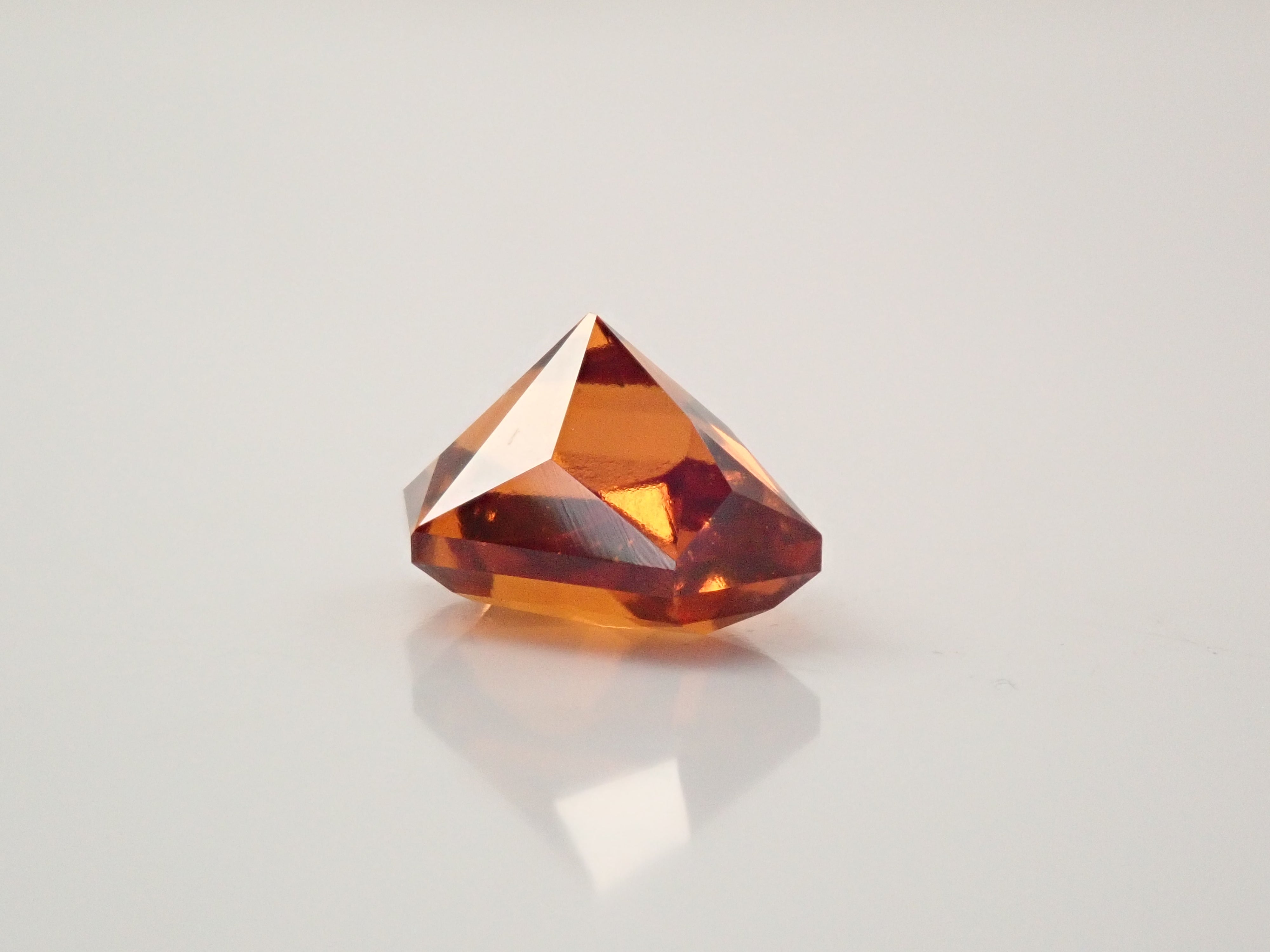 【12561614掲載】スリランカ産ヘソナイトガーネット 1.674ctルース