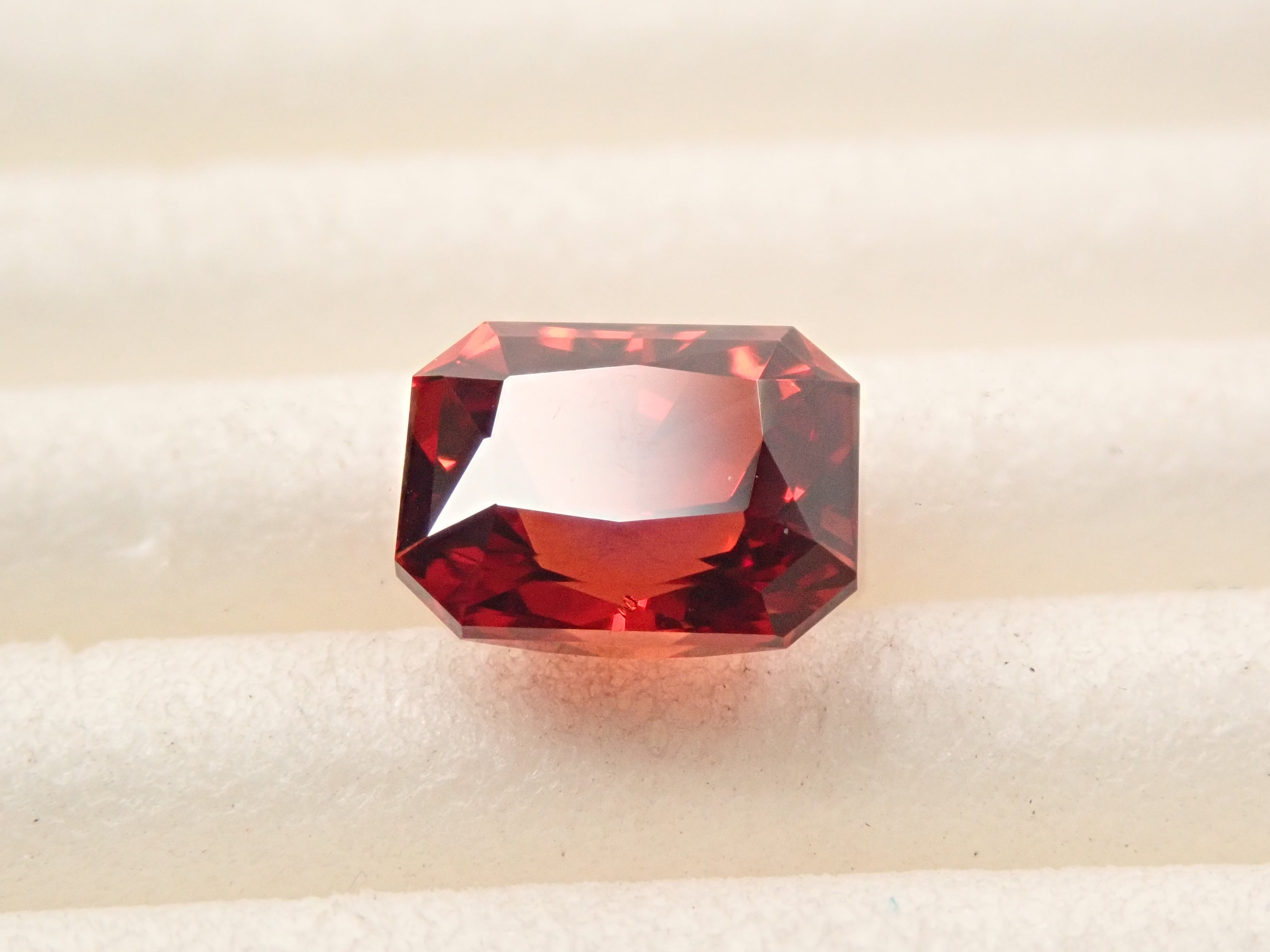 【12561624掲載】タンザニア産スペサルティンガーネット 1.168ctルース