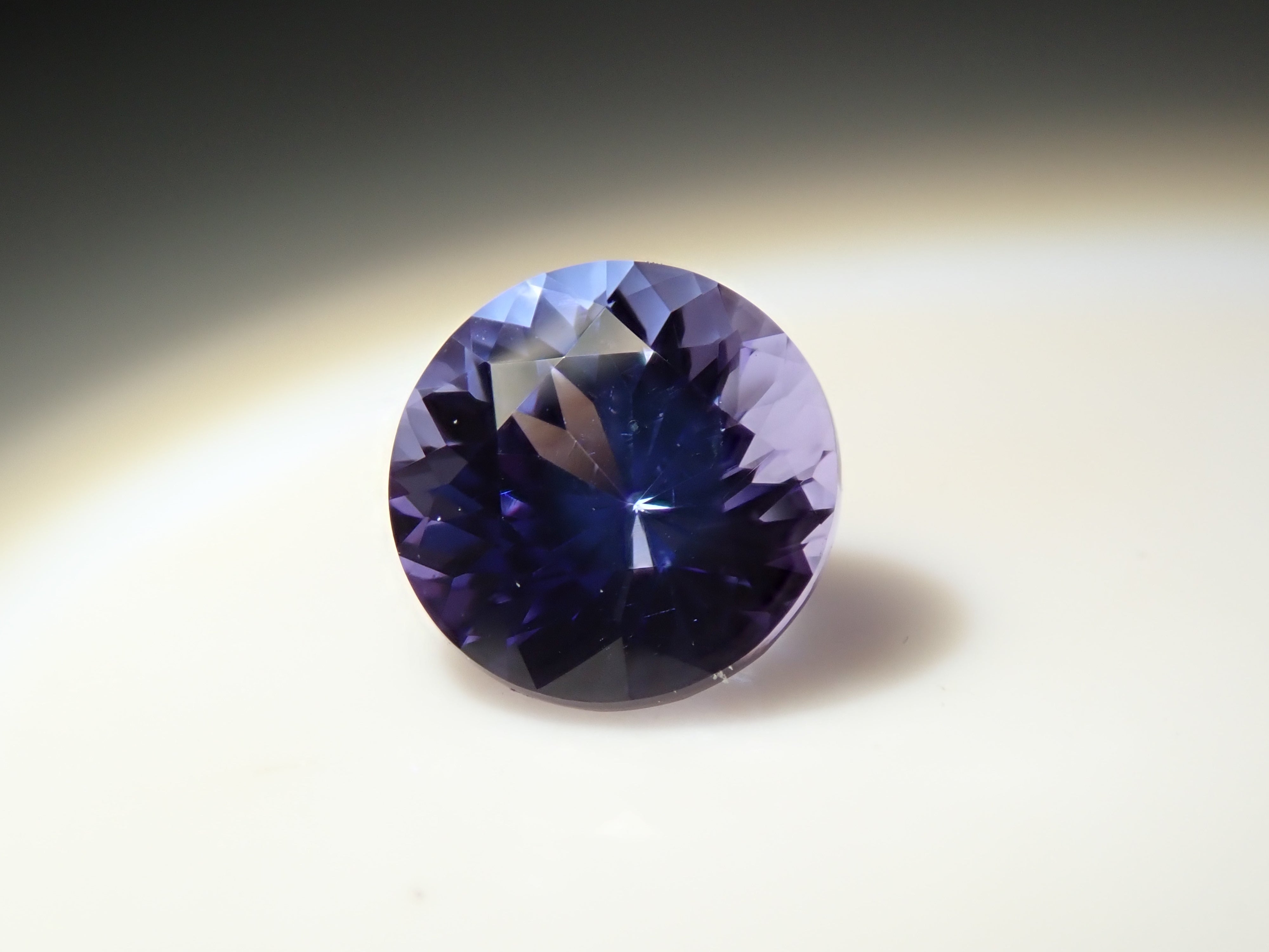 【12561658掲載】タンザニア産タンザナイト 0.558ctルース