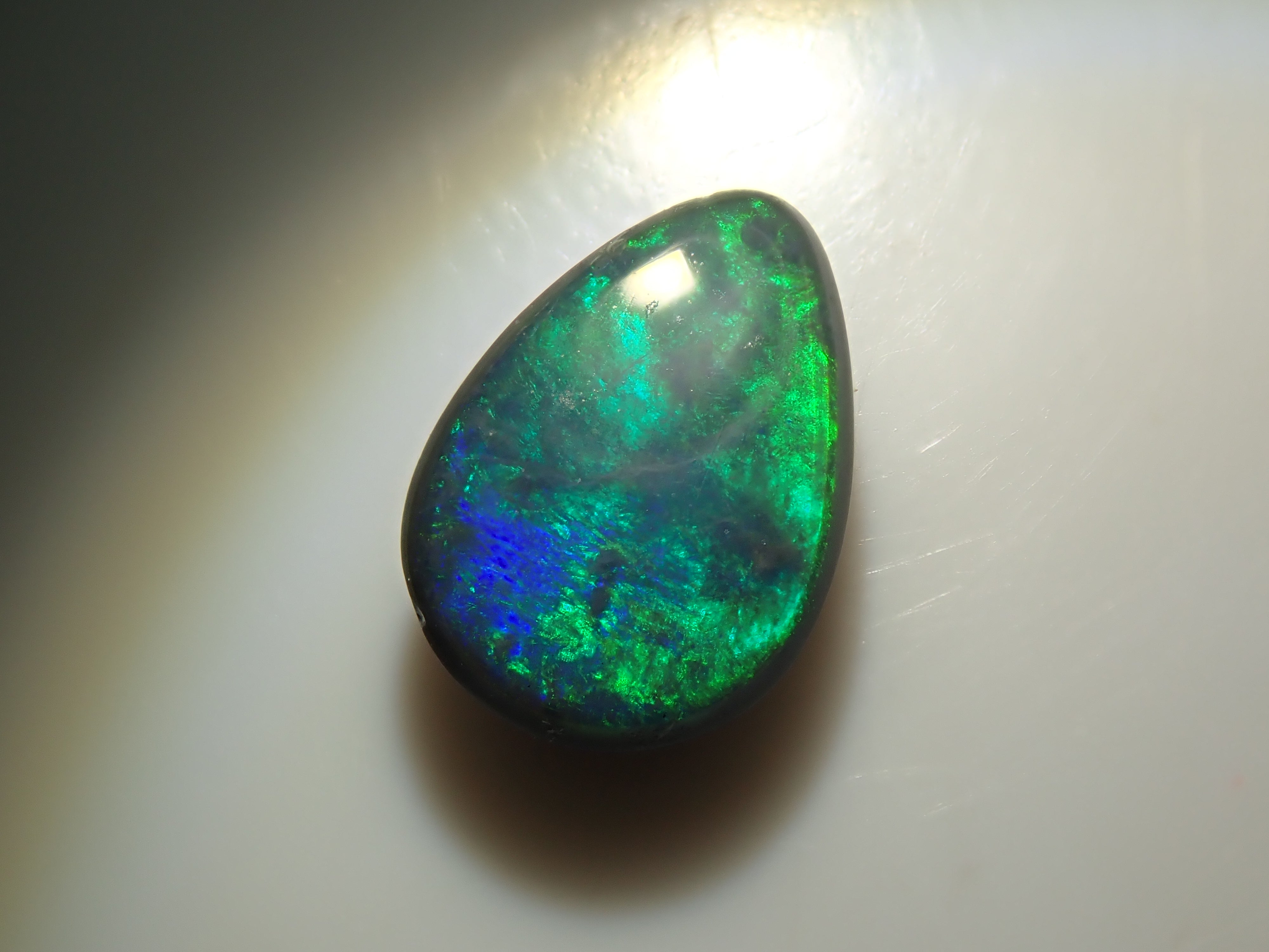 オーストラリア産ブラックオパール 0.565ctルース