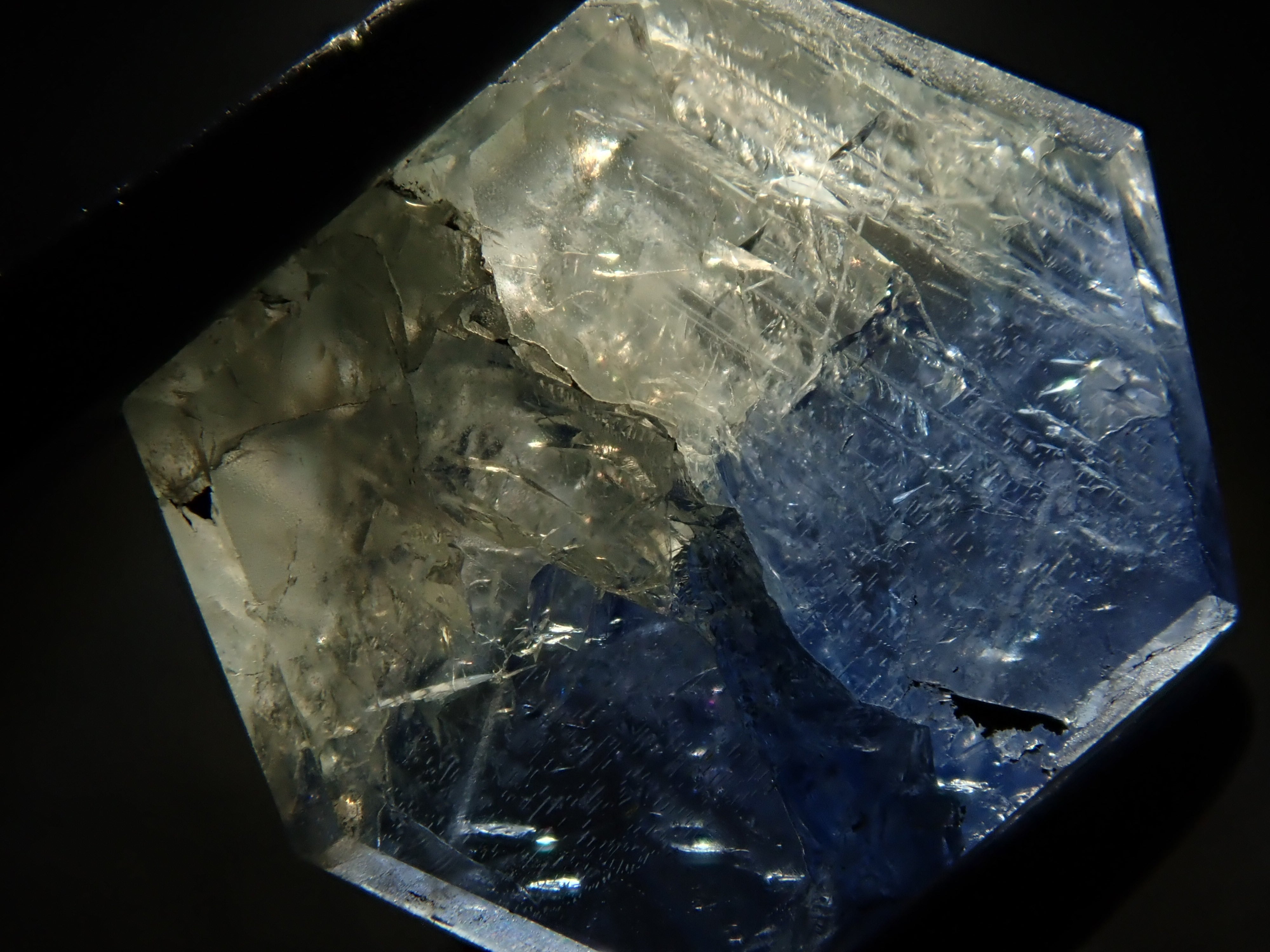 【12548919掲載】非加熱バイカラーサファイア 2.600ctルース