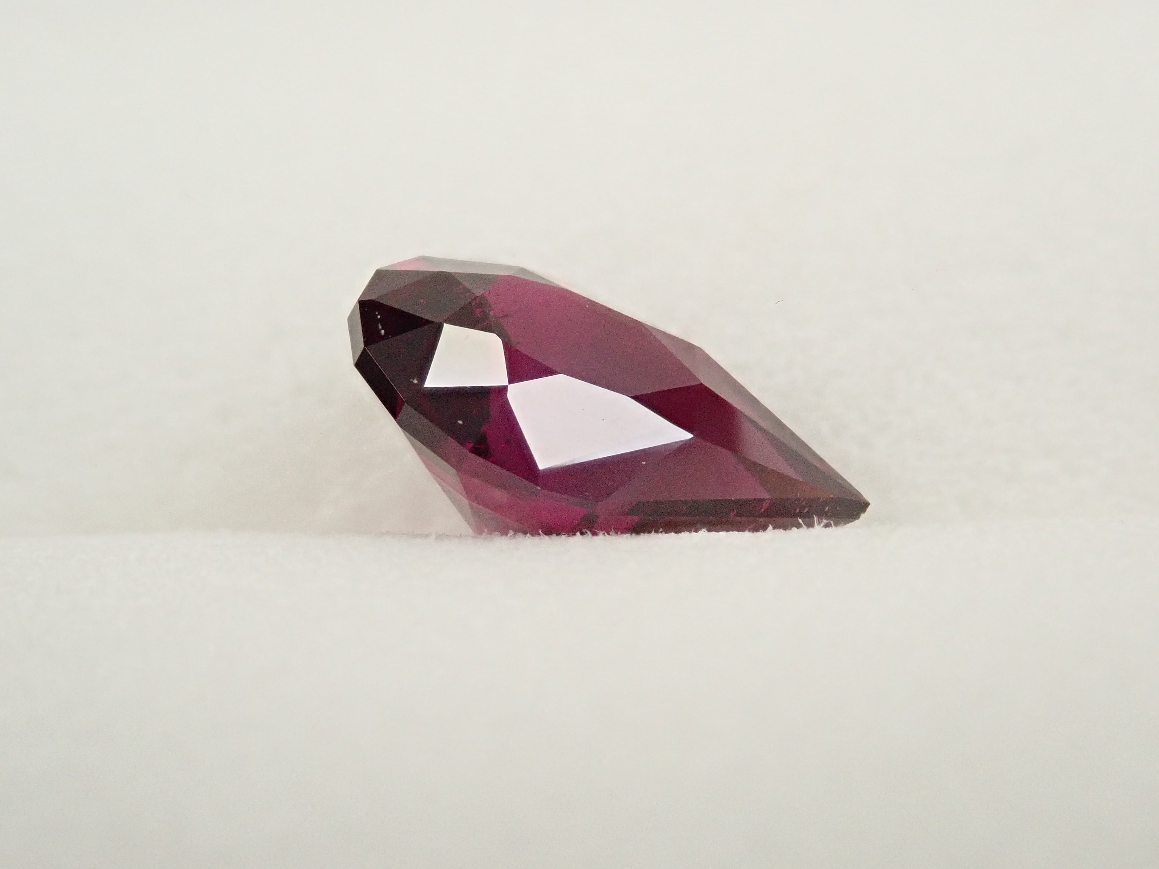 【12561908掲載】タンザニア産ロードライトガーネット 2.370ctルース