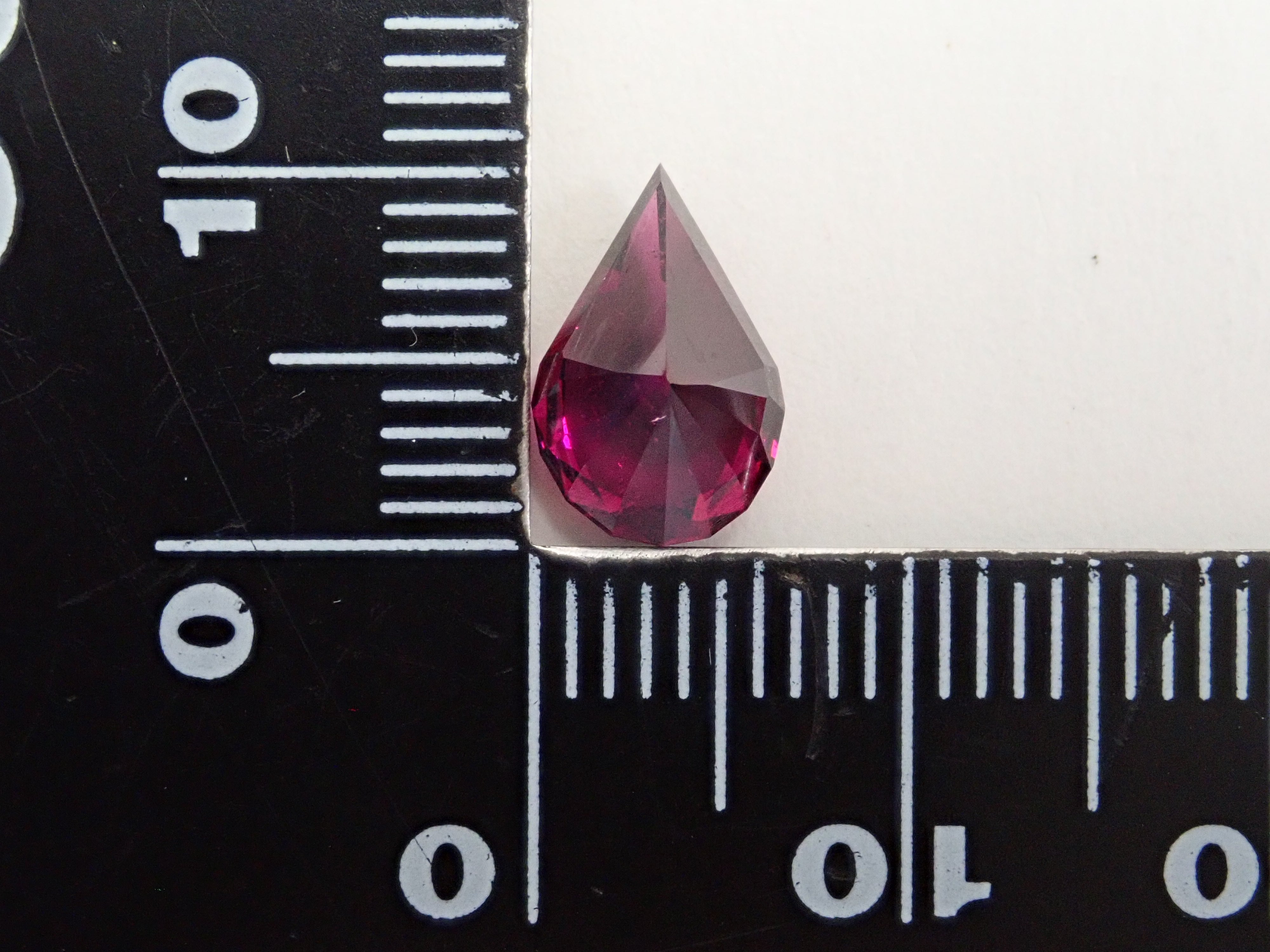 【12561908掲載】タンザニア産ロードライトガーネット 2.370ctルース