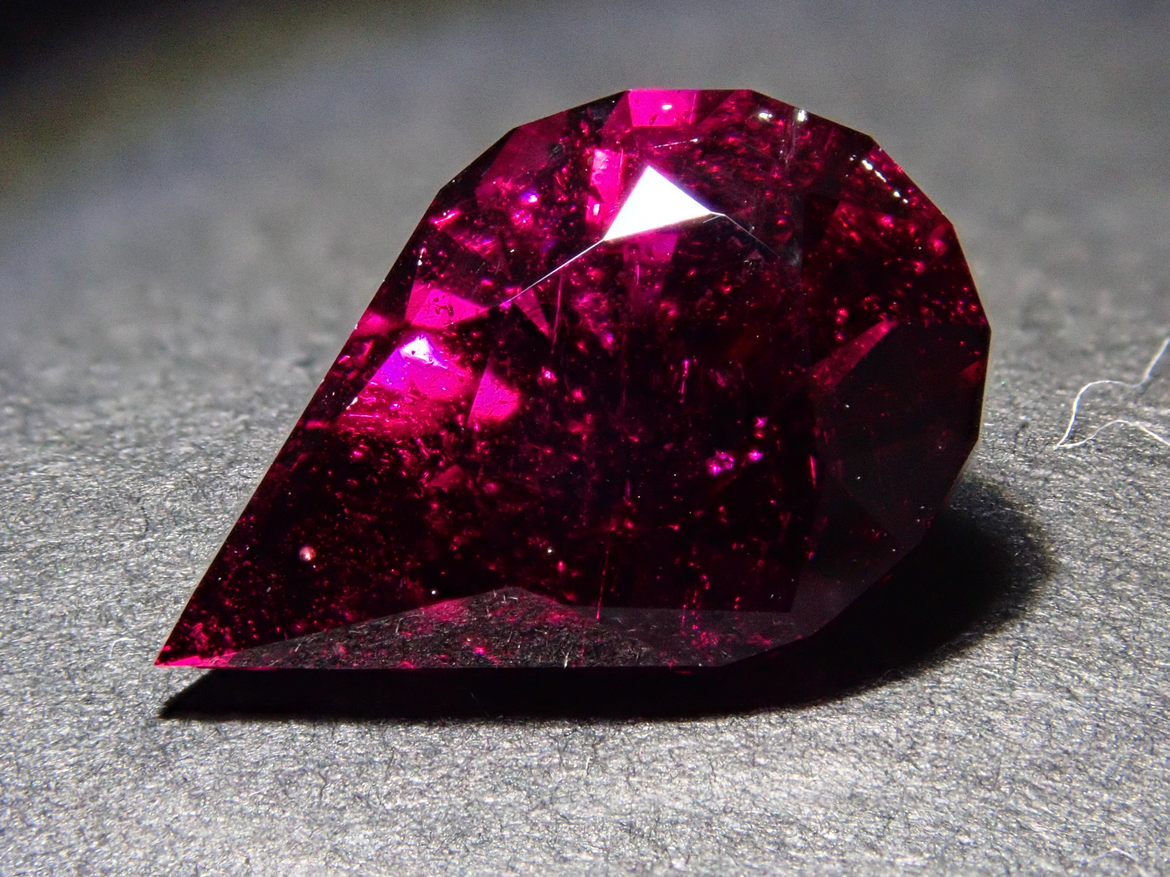 【12561908掲載】タンザニア産ロードライトガーネット 2.370ctルース