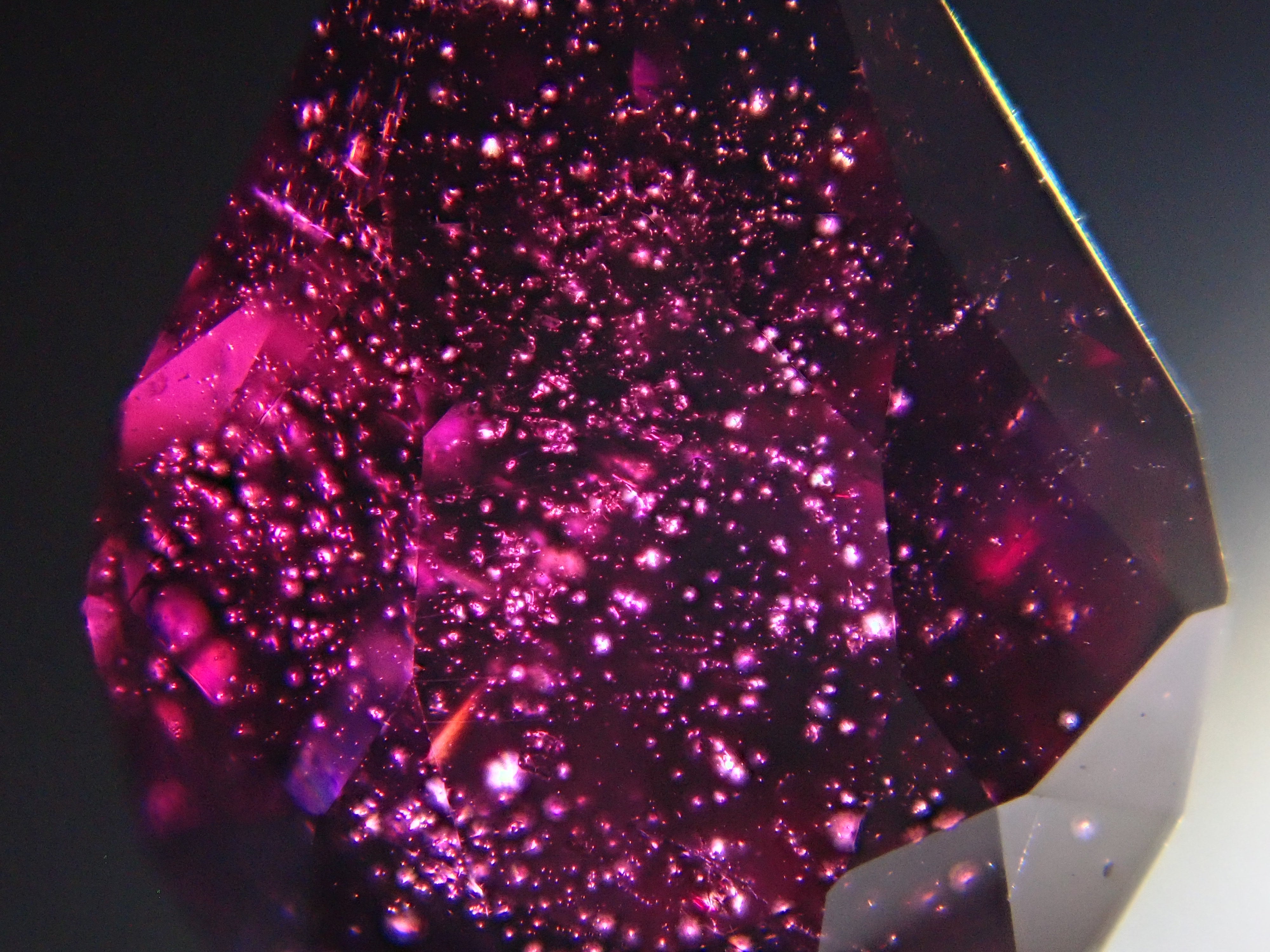 【12561908掲載】タンザニア産ロードライトガーネット 2.370ctルース