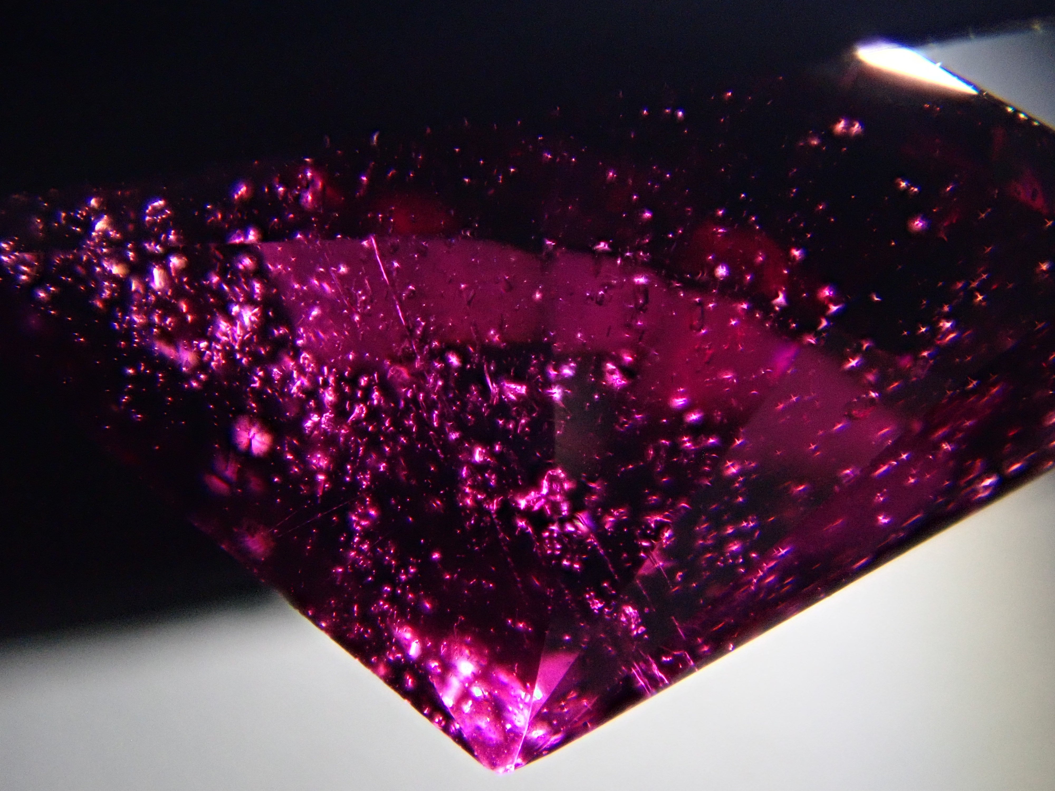 【12561908掲載】タンザニア産ロードライトガーネット 2.370ctルース