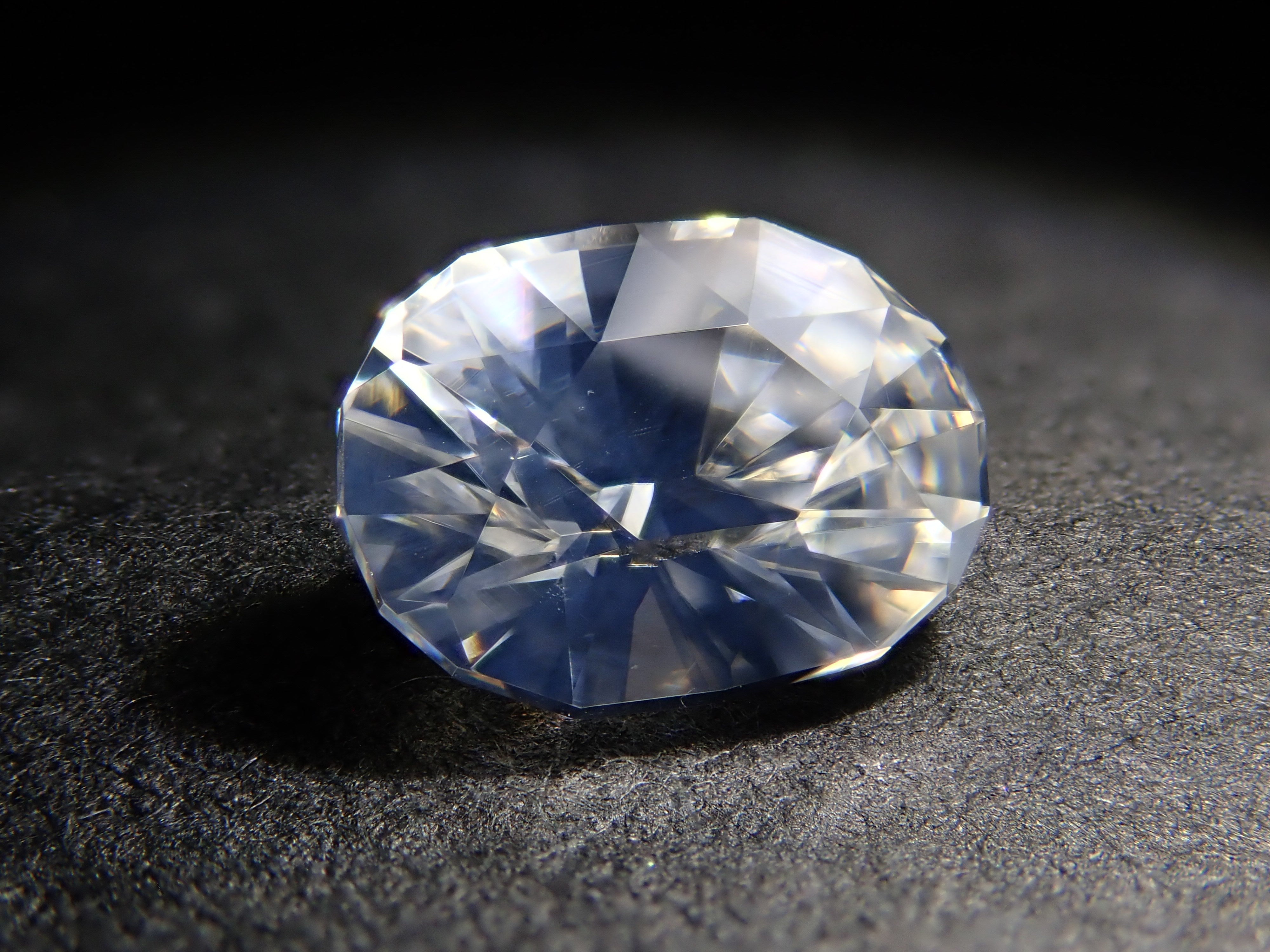 【12561909掲載】カンボジア産カラーレスジルコン 1.121ctルース