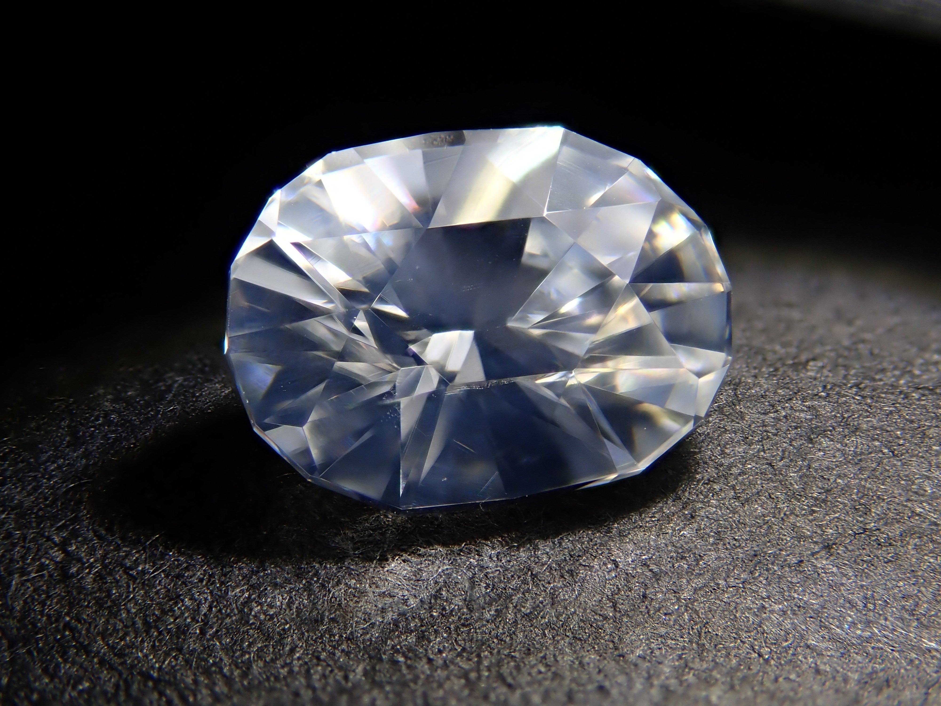 【12561909掲載】カンボジア産カラーレスジルコン 1.121ctルース