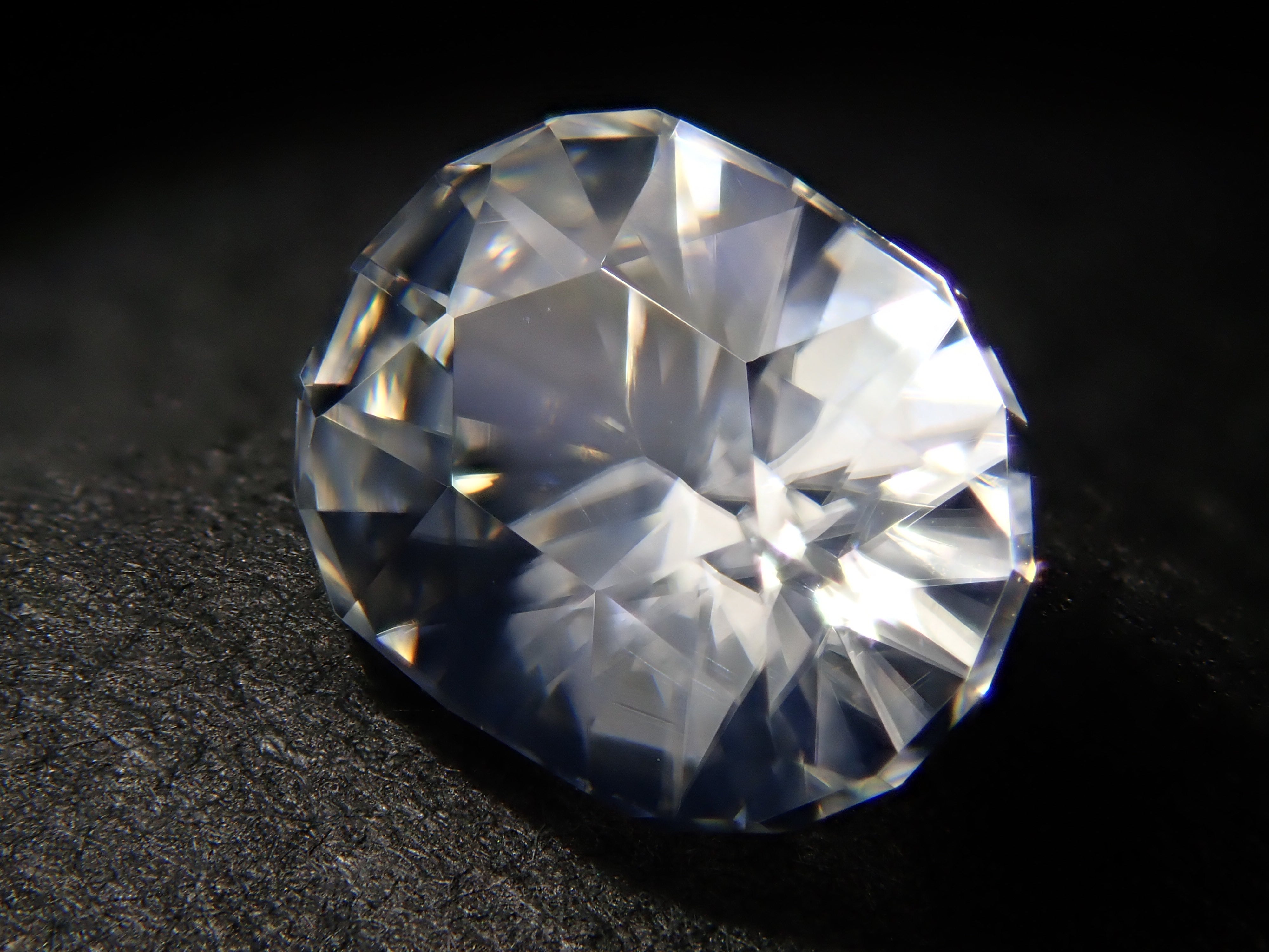 【12561909掲載】カンボジア産カラーレスジルコン 1.121ctルース