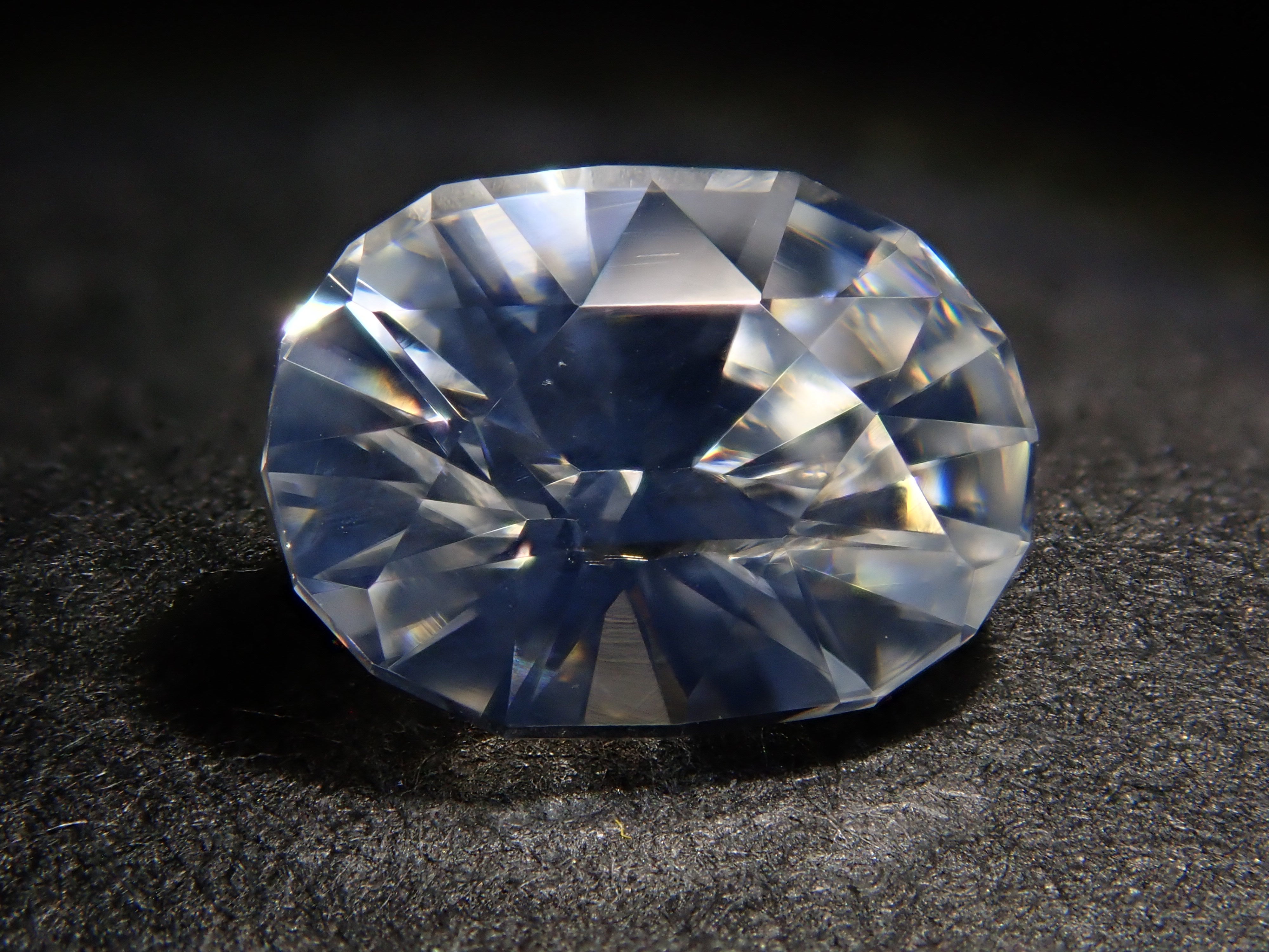 【12561909掲載】カンボジア産カラーレスジルコン 1.121ctルース