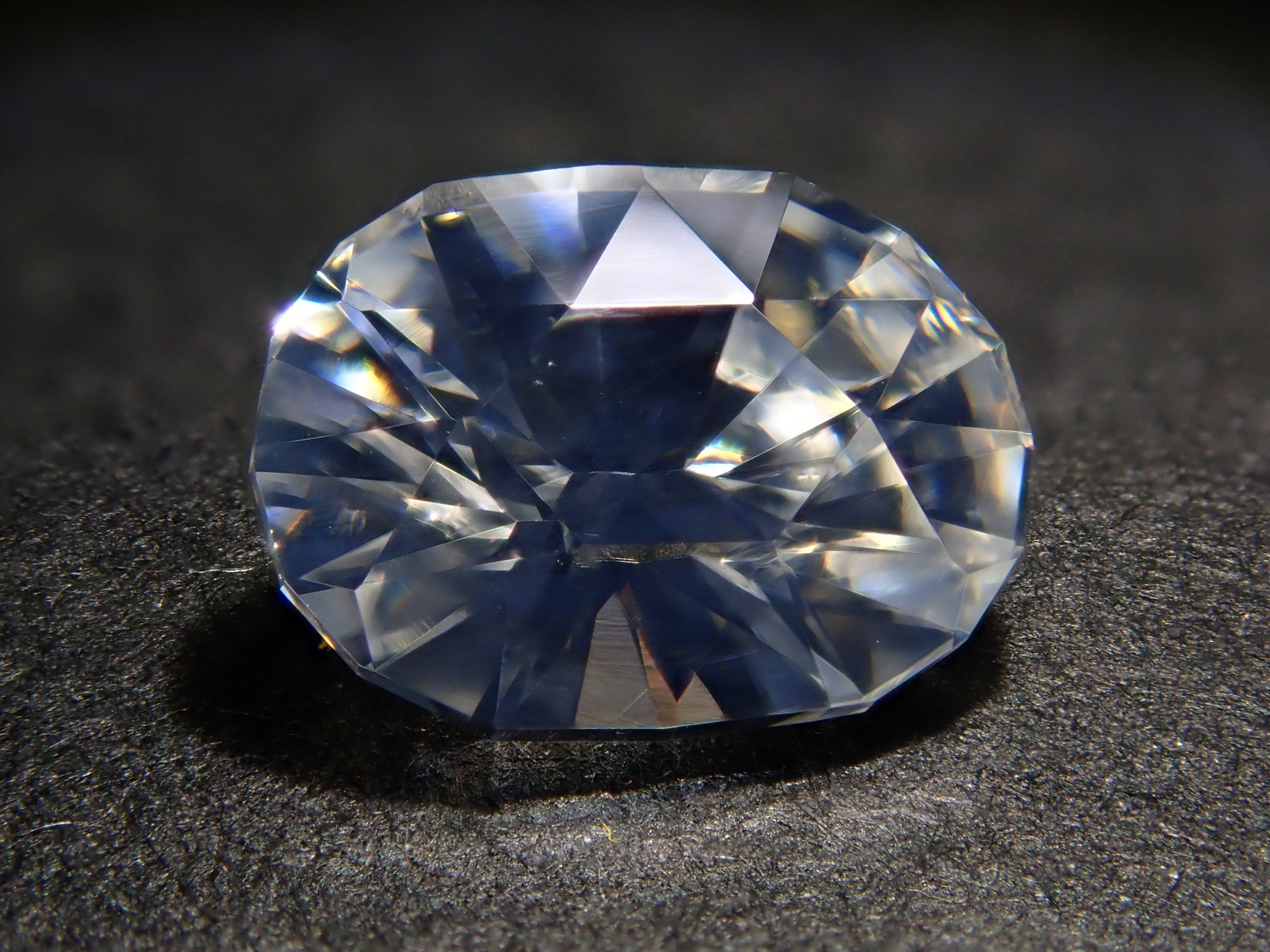 【12561909掲載】カンボジア産カラーレスジルコン 1.121ctルース