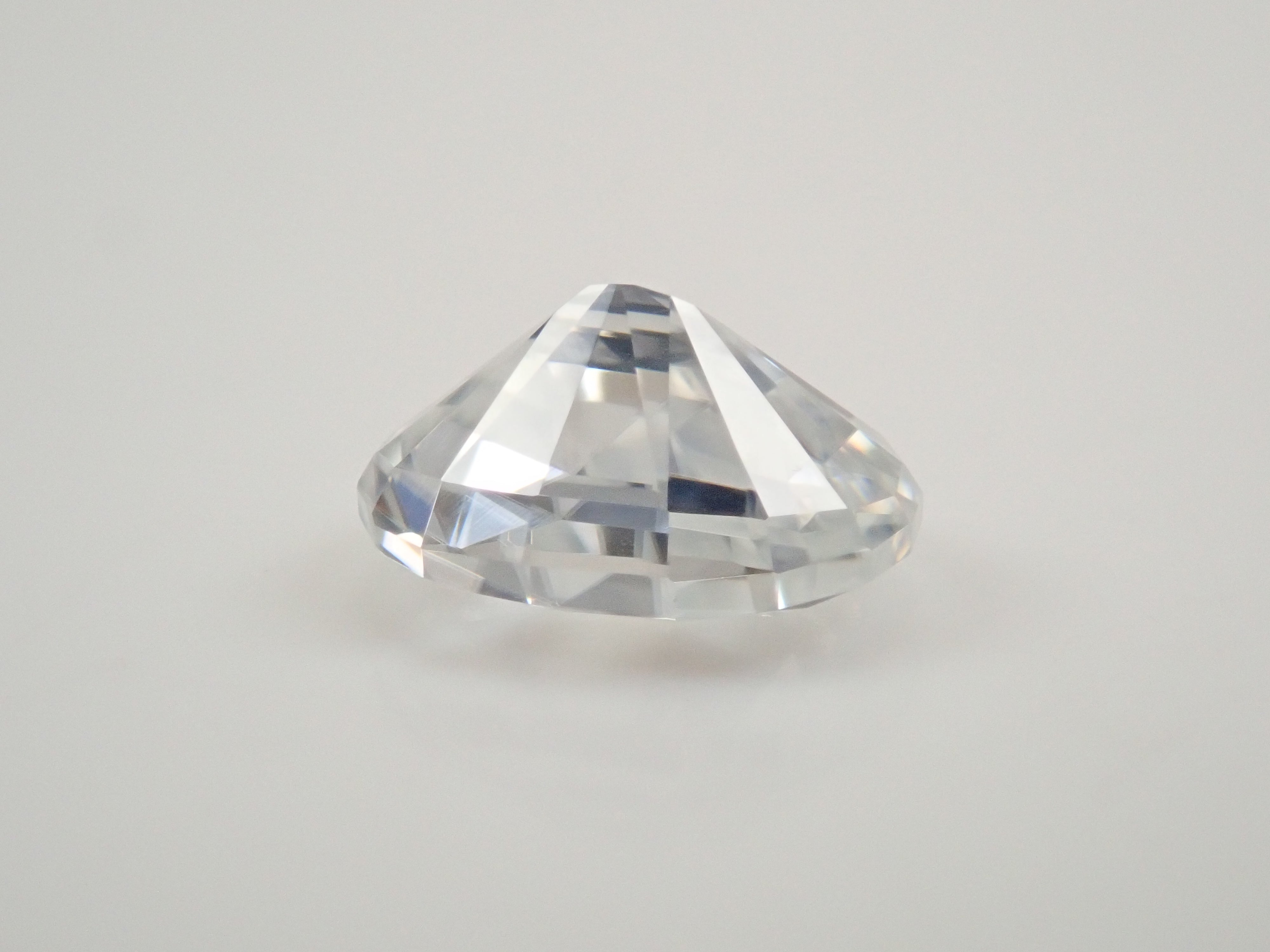 【12561909掲載】カンボジア産カラーレスジルコン 1.121ctルース