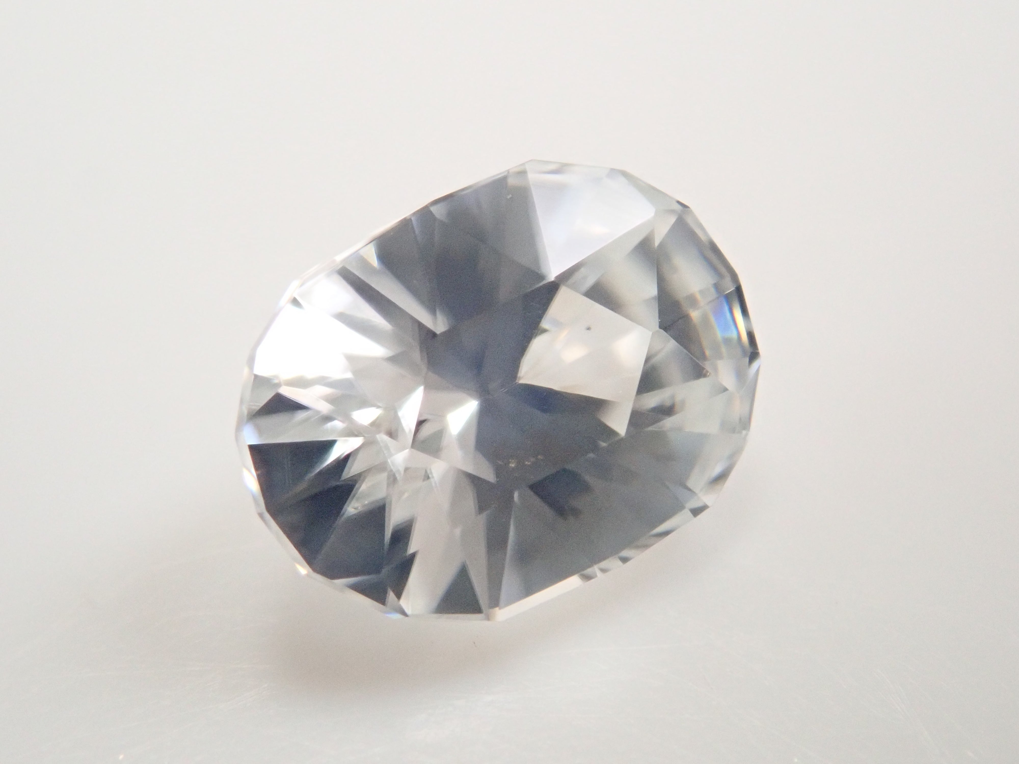 【12561909掲載】カンボジア産カラーレスジルコン 1.121ctルース