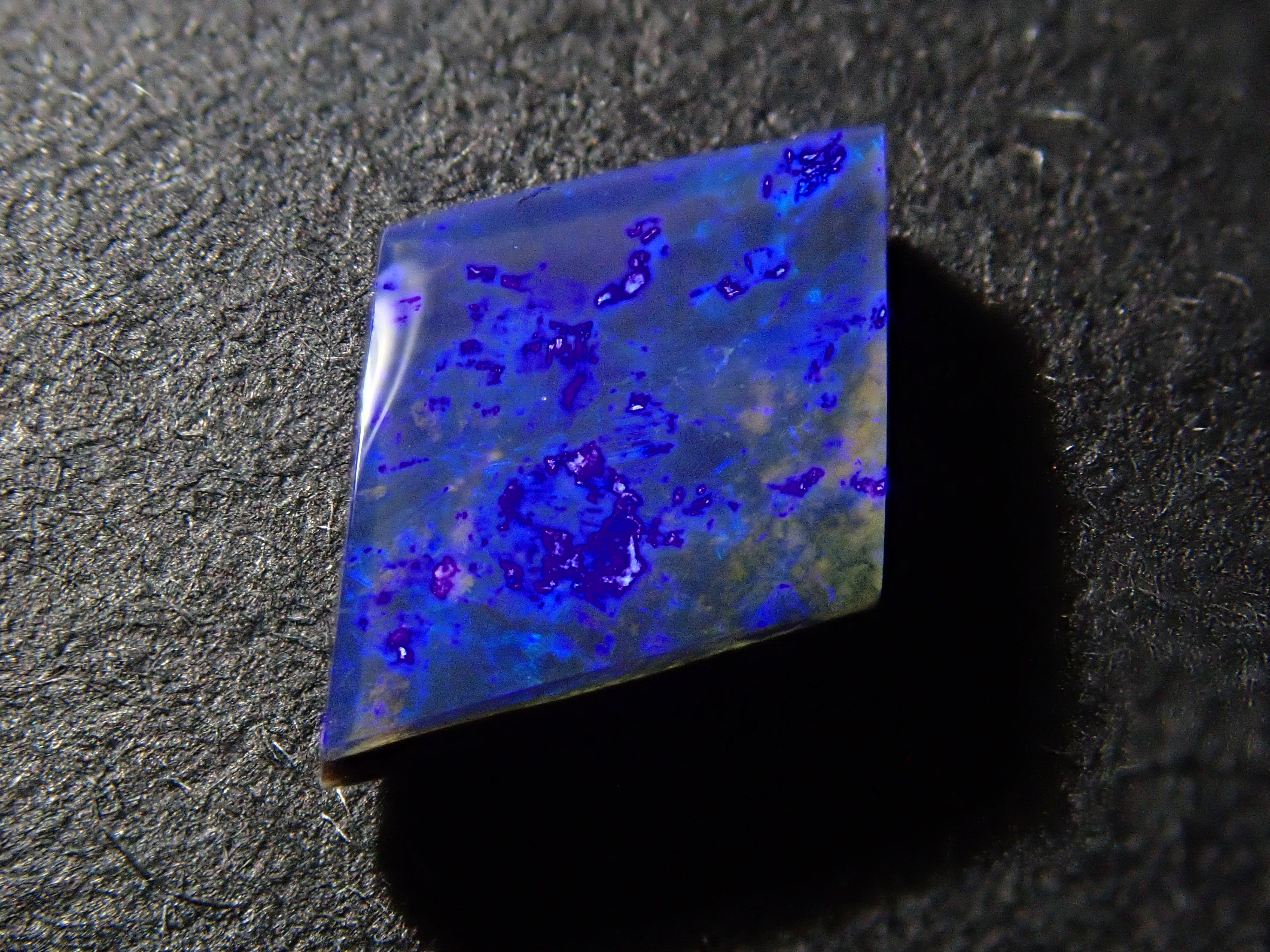 【12561913掲載】オーストラリア産ブラックオパール 0.221ctルース