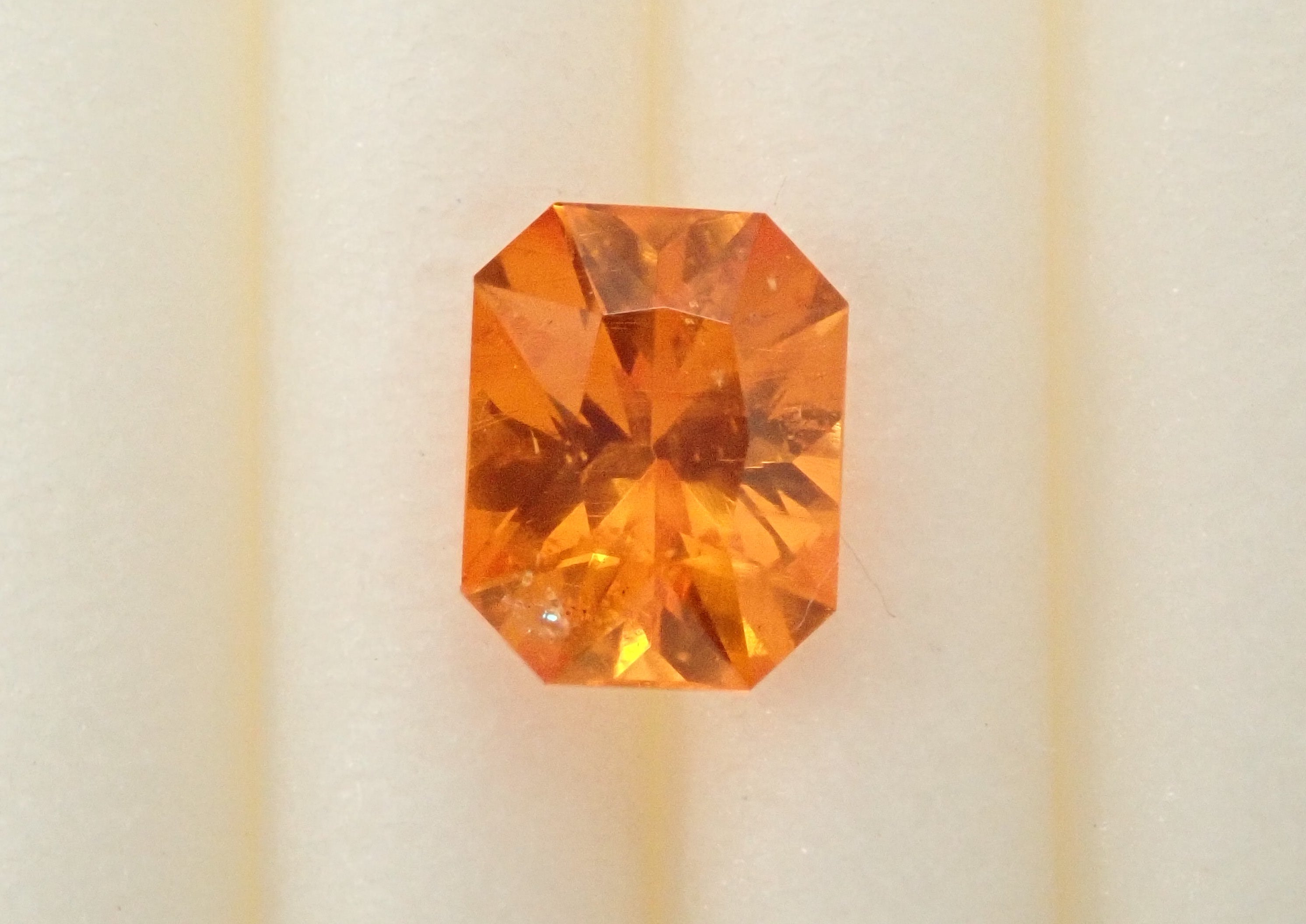 [12560784] 坦尚尼亞橘色石榴石 0.418克拉 散裝