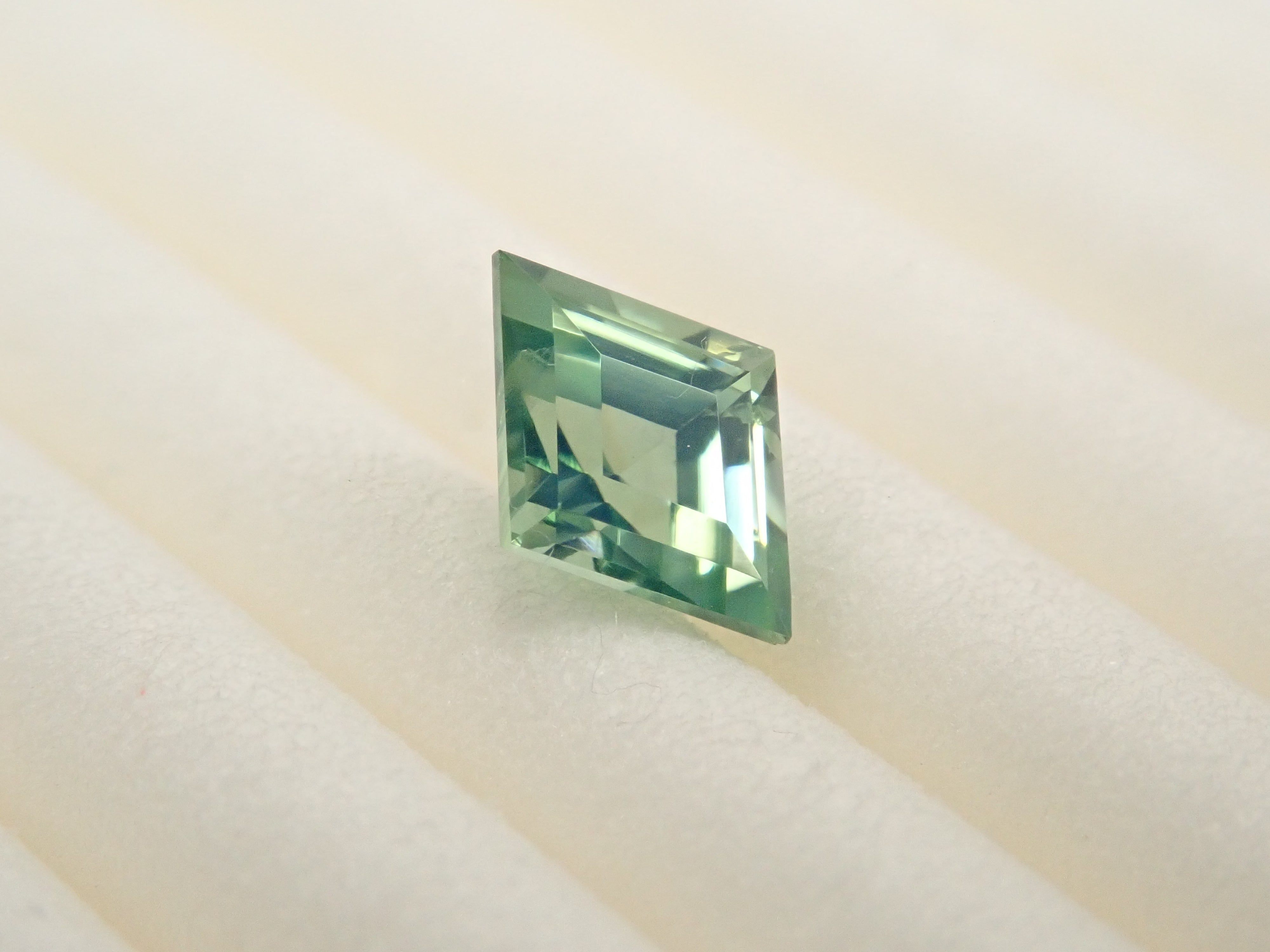 スリランカ産グリーンジルコン 0.494ctルース