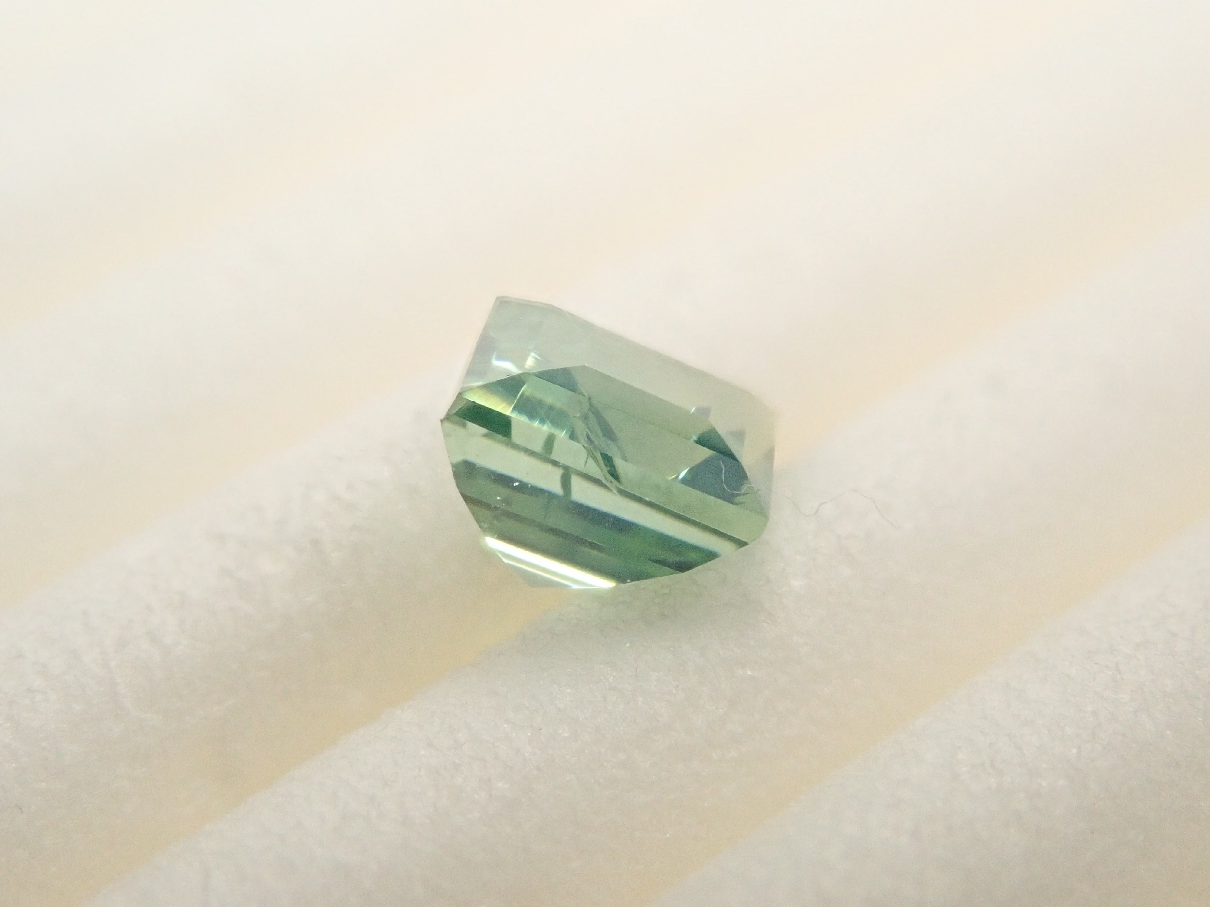 スリランカ産グリーンジルコン 0.494ctルース