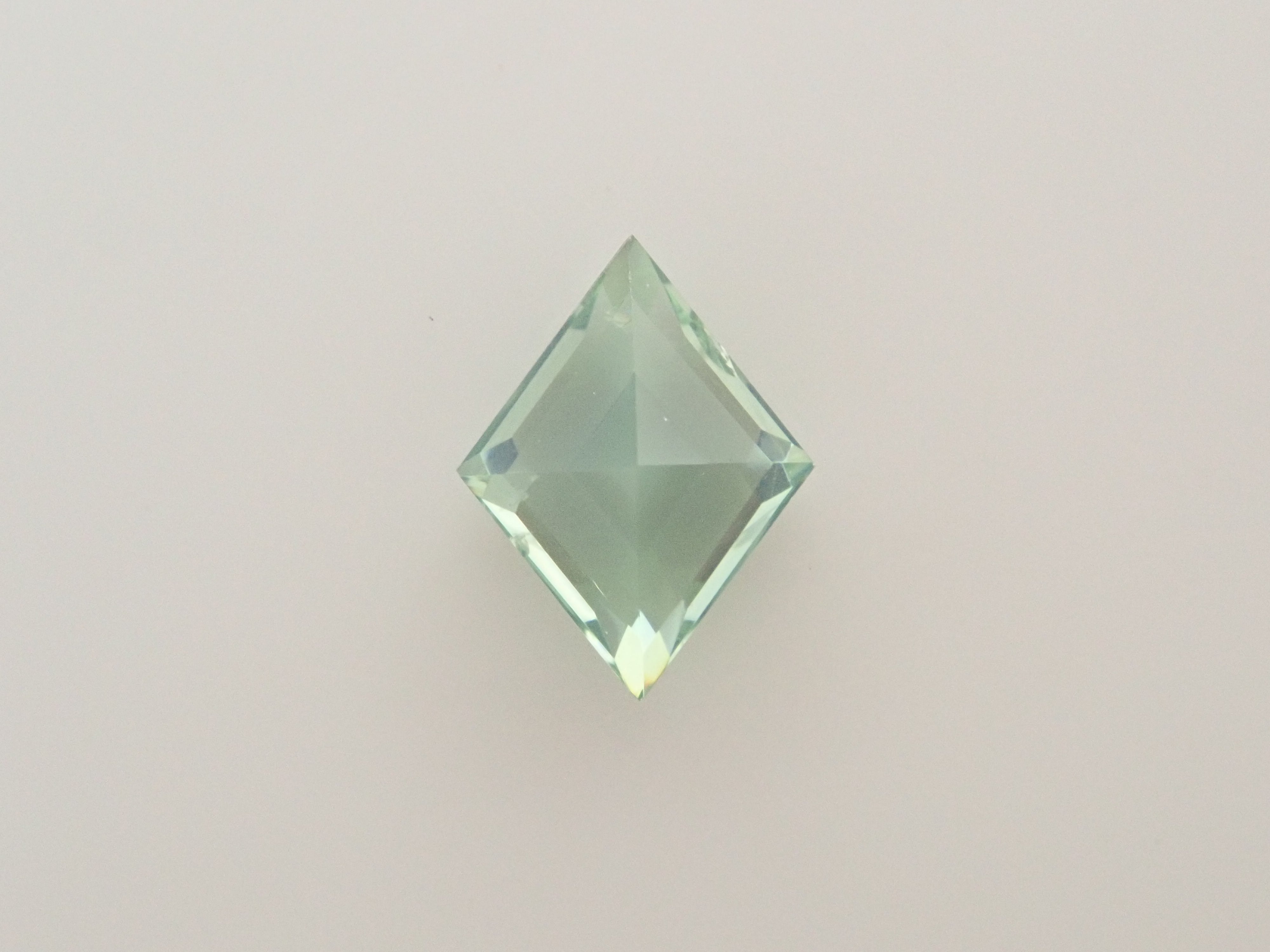 スリランカ産グリーンジルコン 0.494ctルース