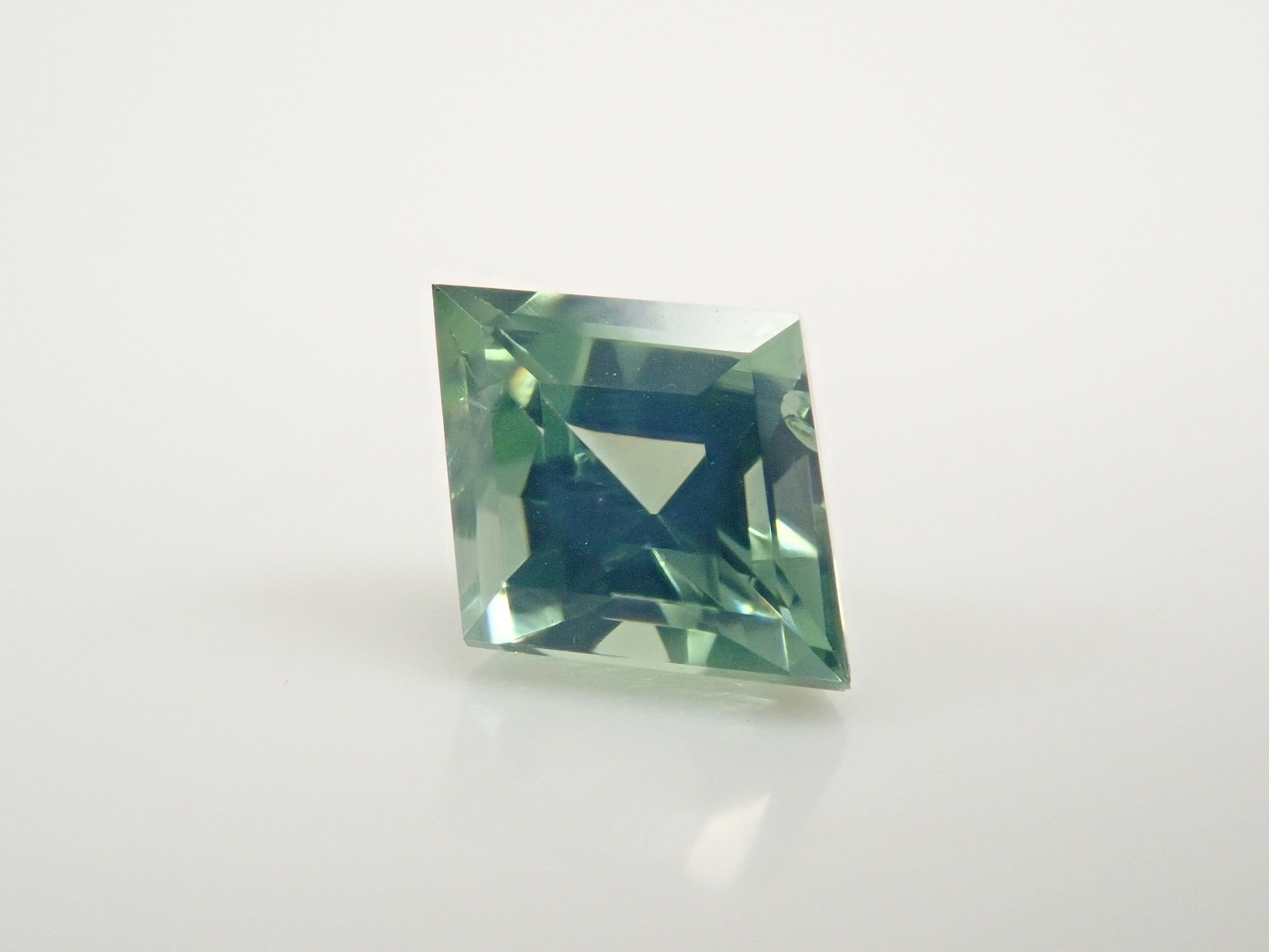 スリランカ産グリーンジルコン 0.494ctルース