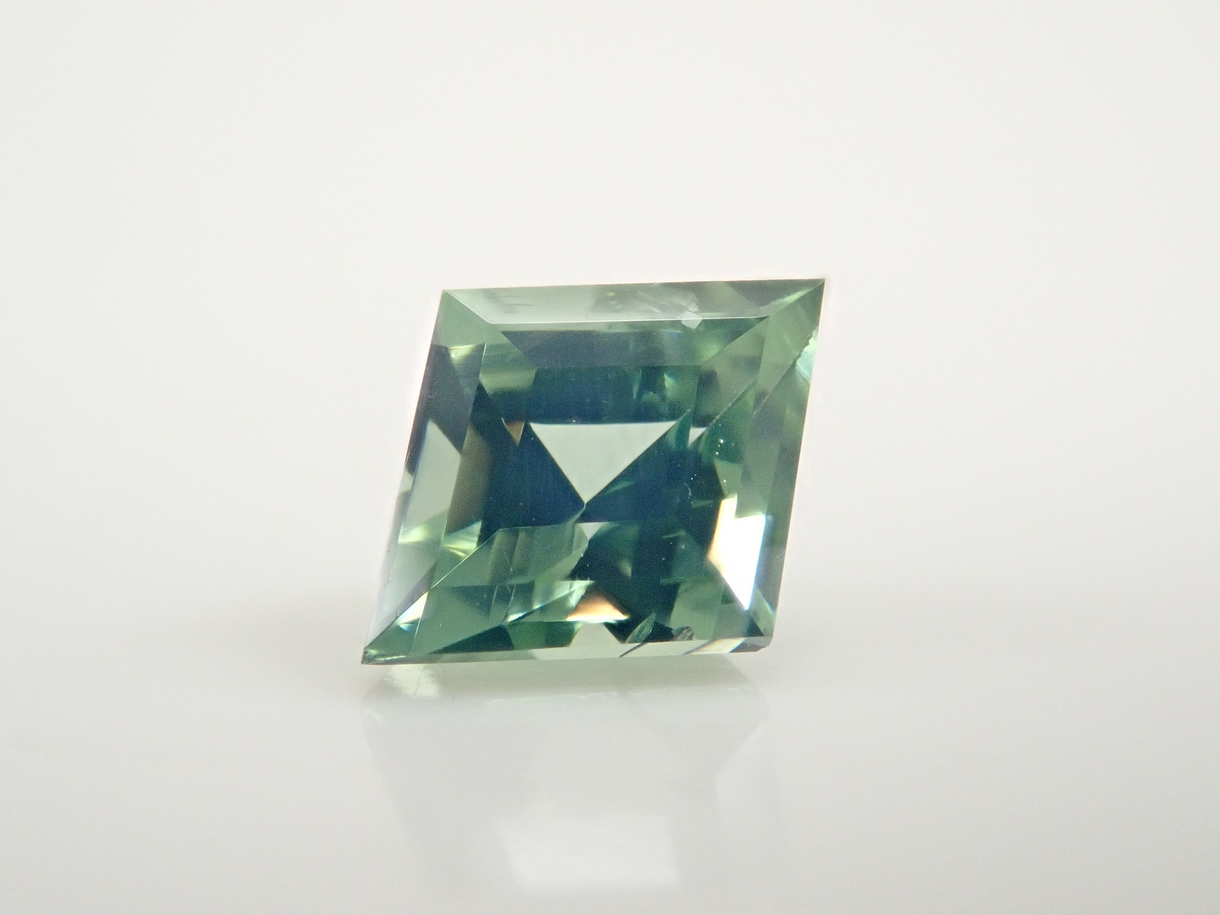 スリランカ産グリーンジルコン 0.494ctルース