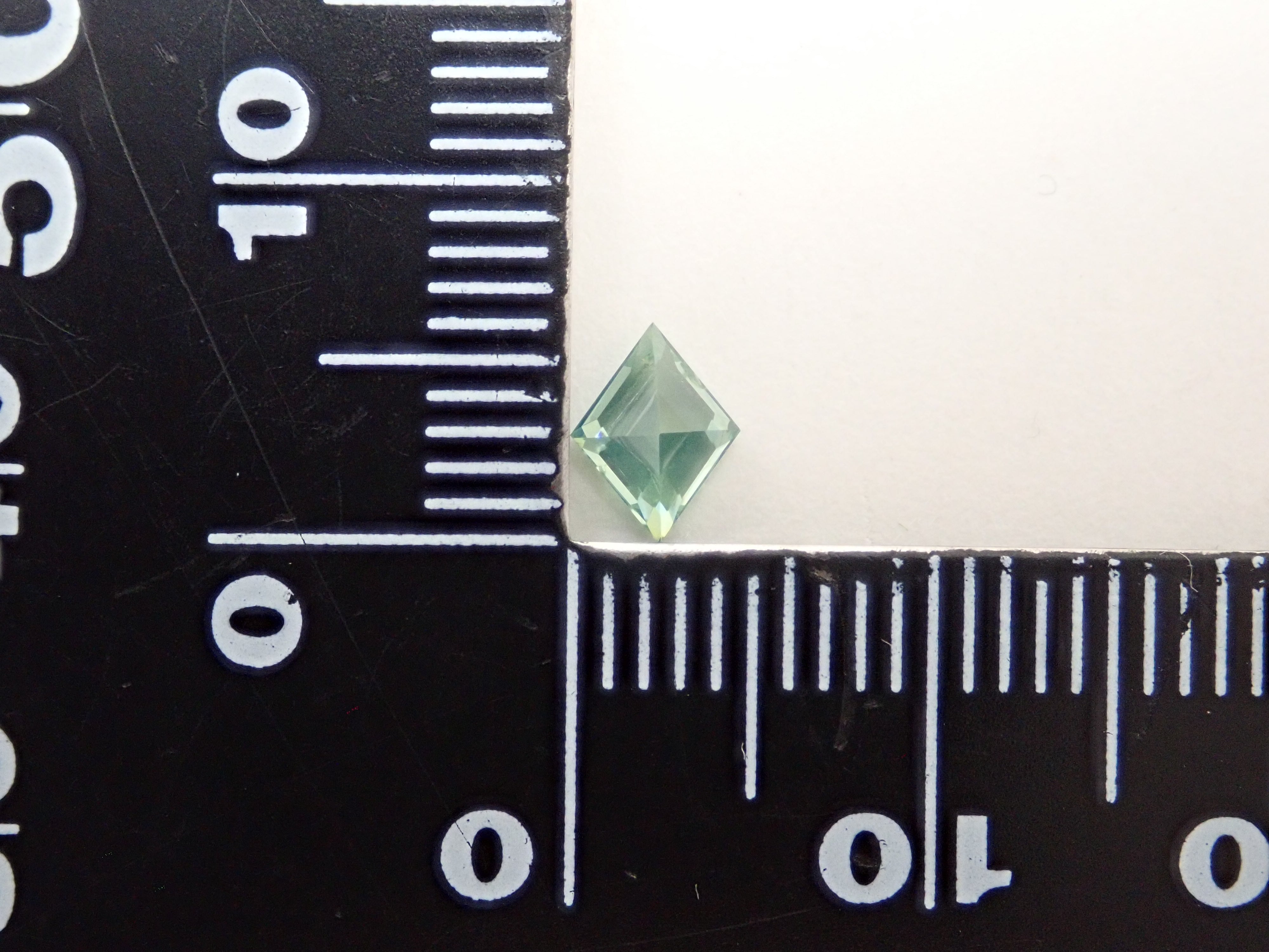 スリランカ産グリーンジルコン 0.494ctルース