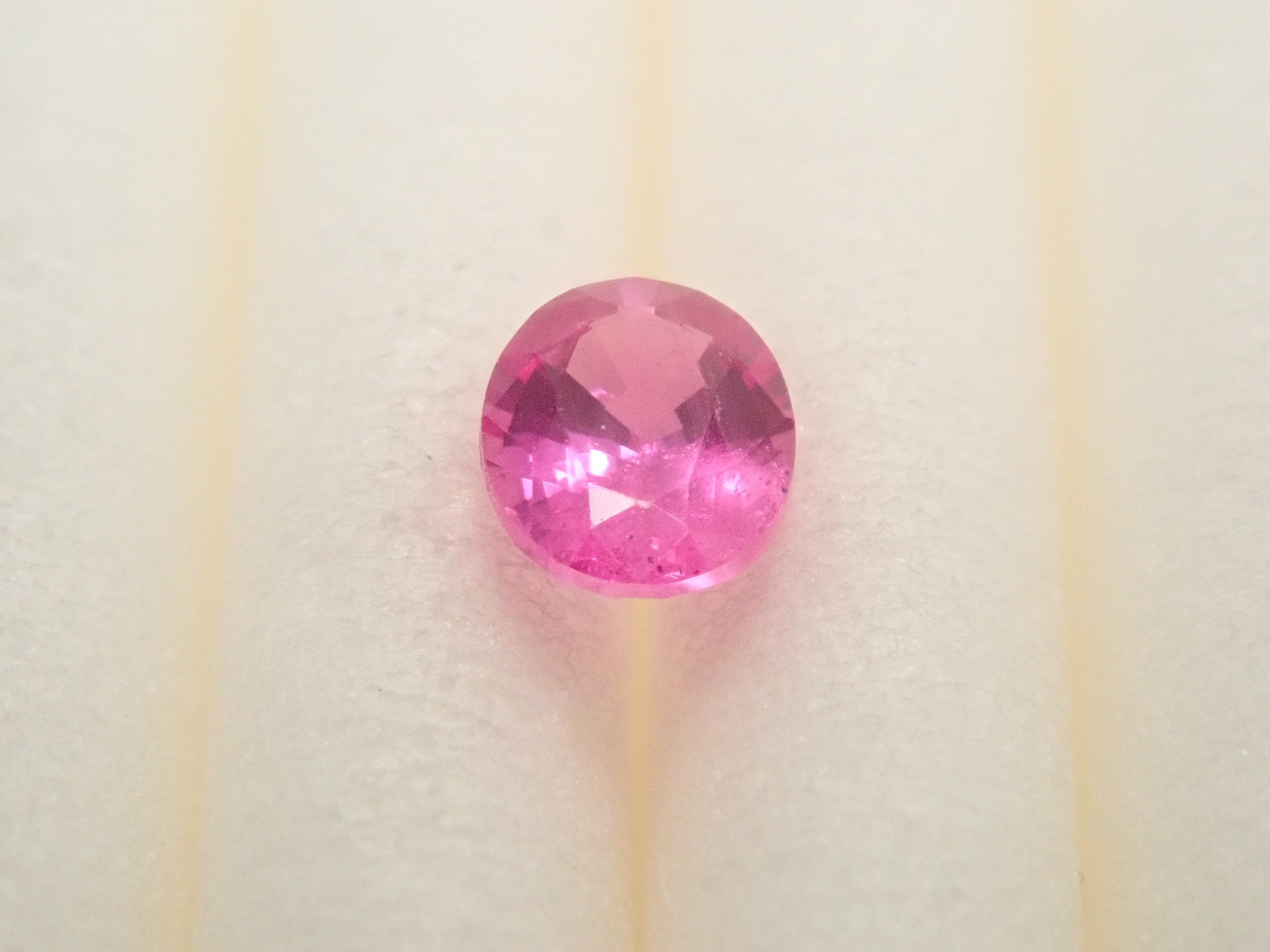 モザンビーク産ホットピンクサファイア 0.175ctルース