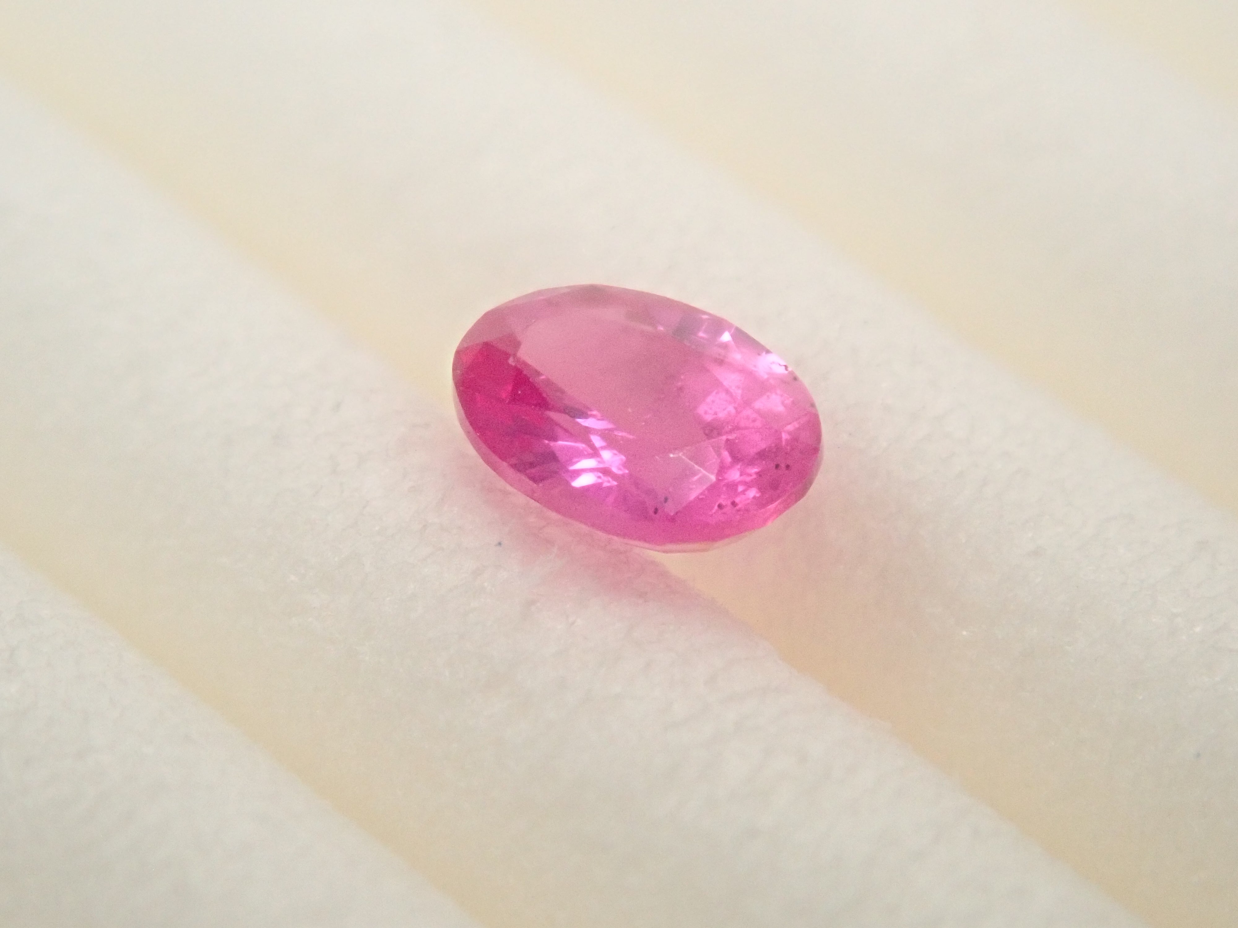 モザンビーク産ホットピンクサファイア 0.175ctルース