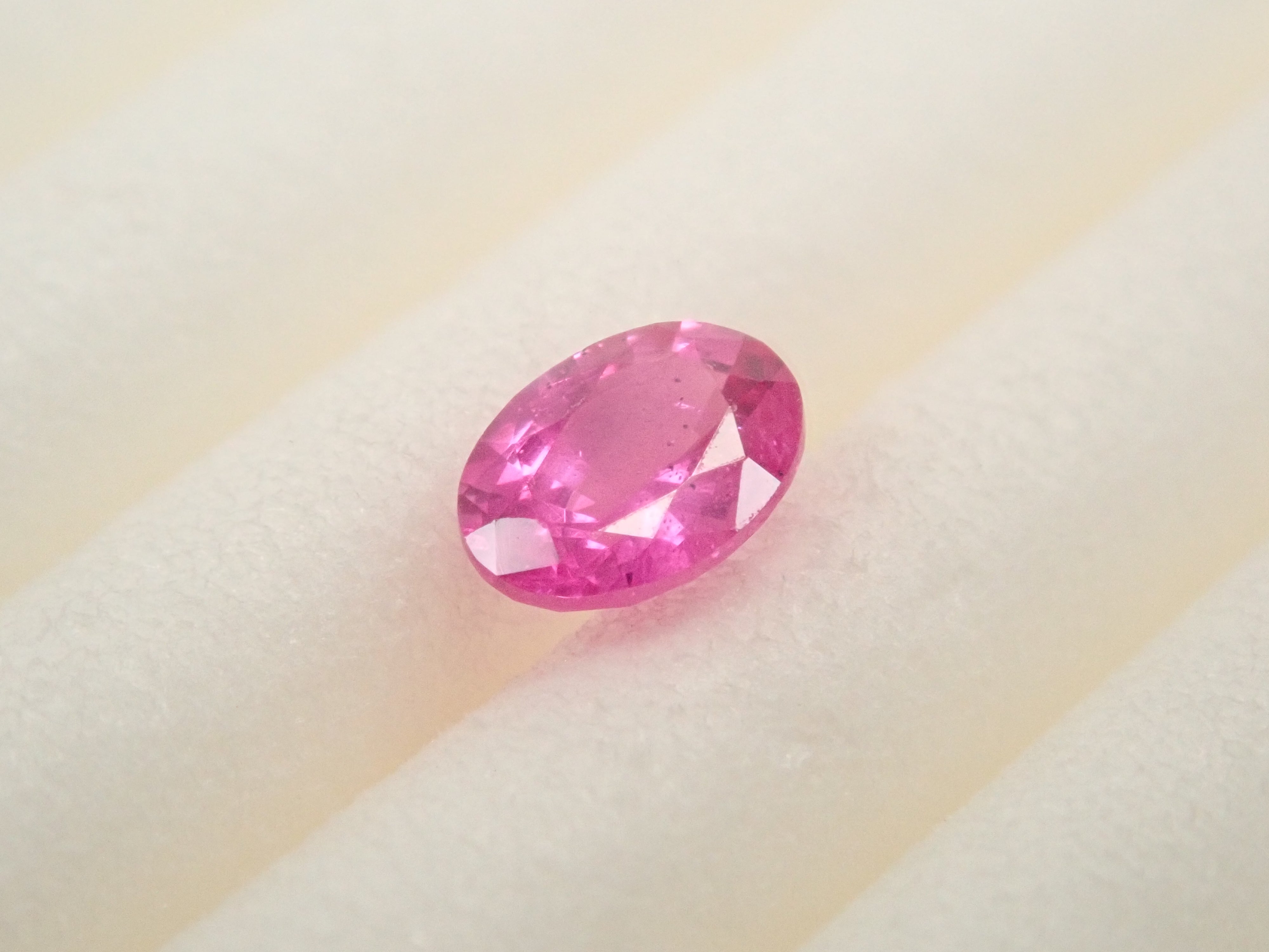 モザンビーク産ホットピンクサファイア 0.175ctルース