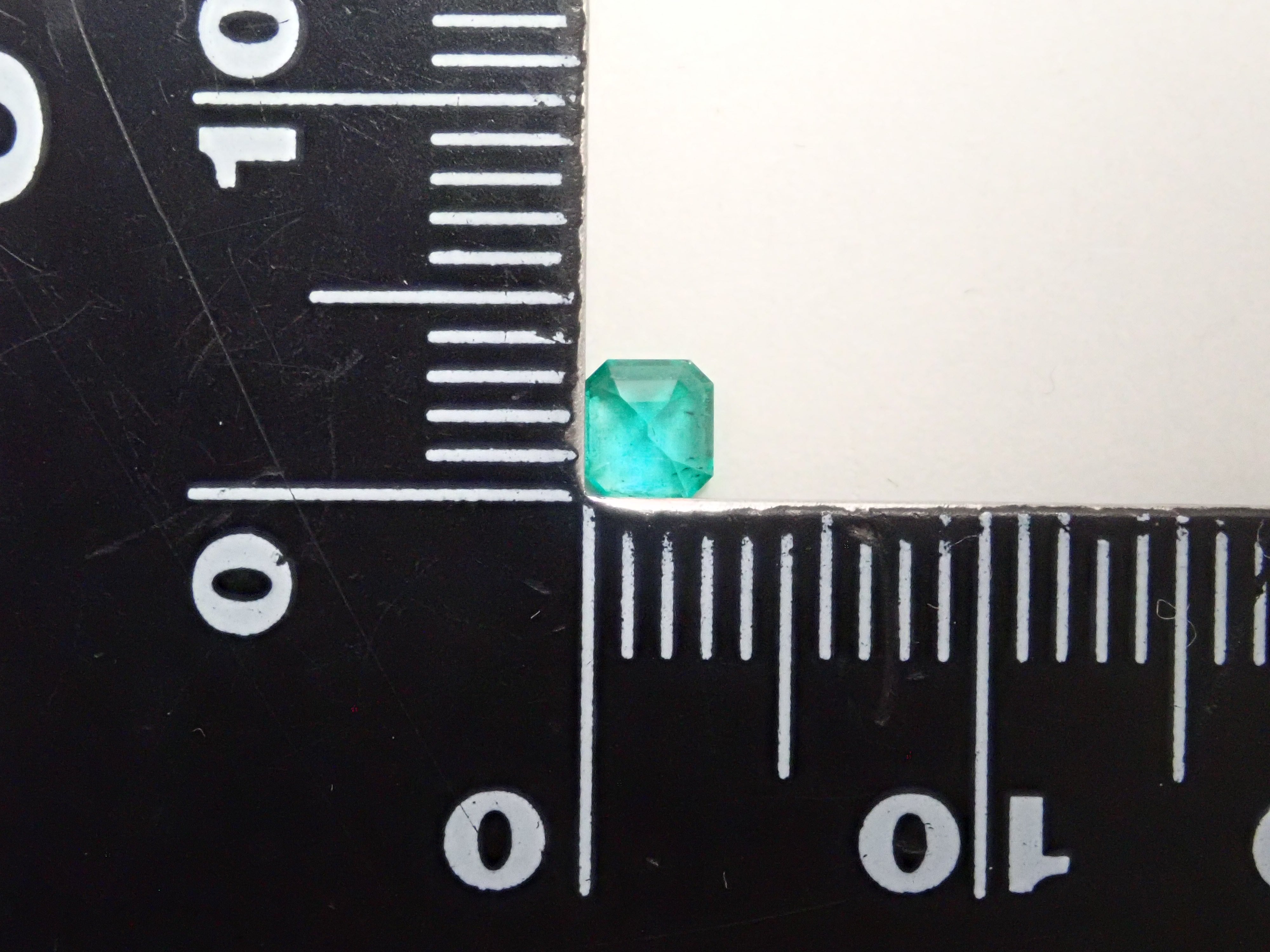 コロンビア産エメラルド 0.155ctルース