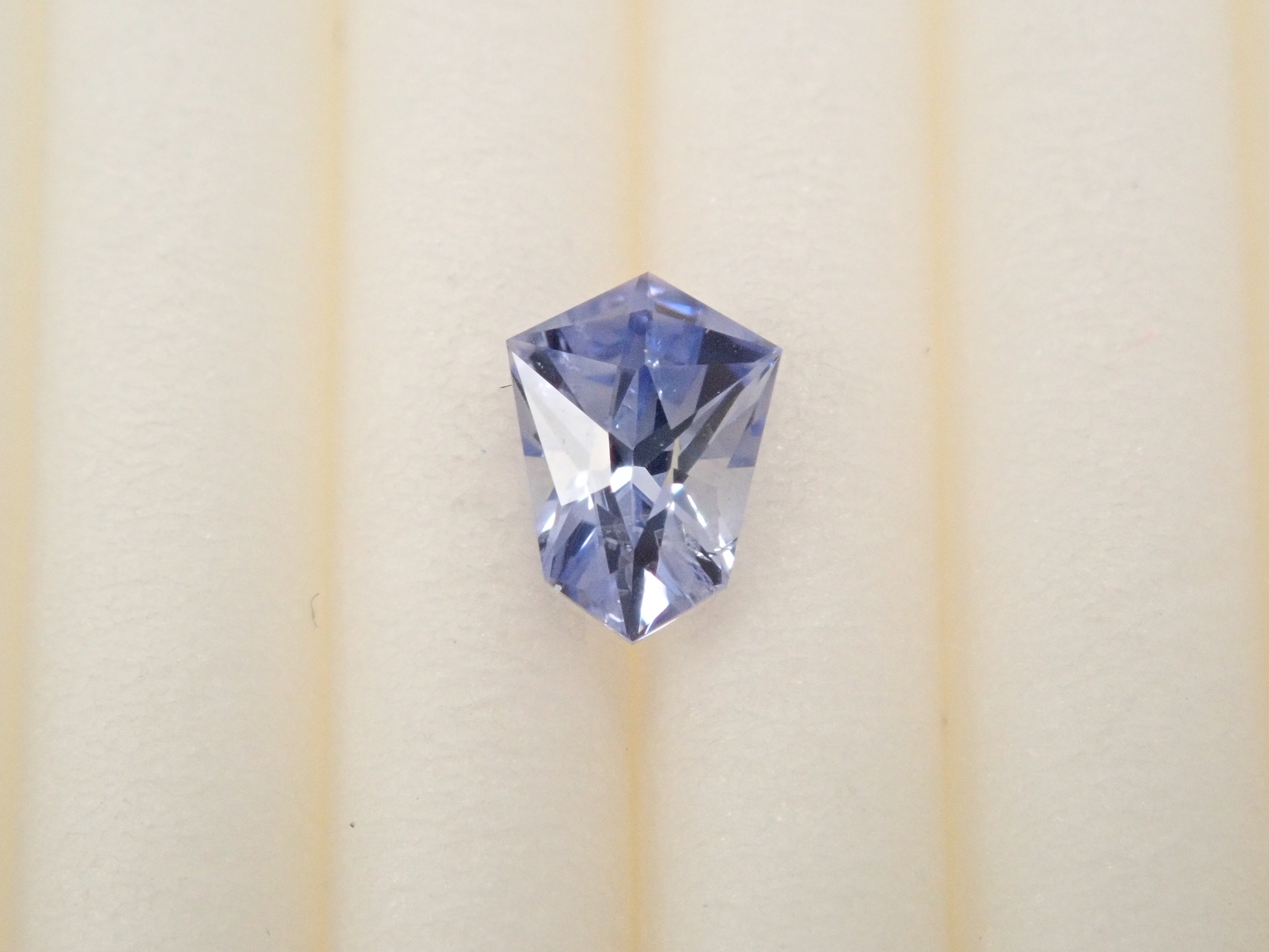 スリランカ産ブルーサファイア（アイスブルー） 0.272ctルース